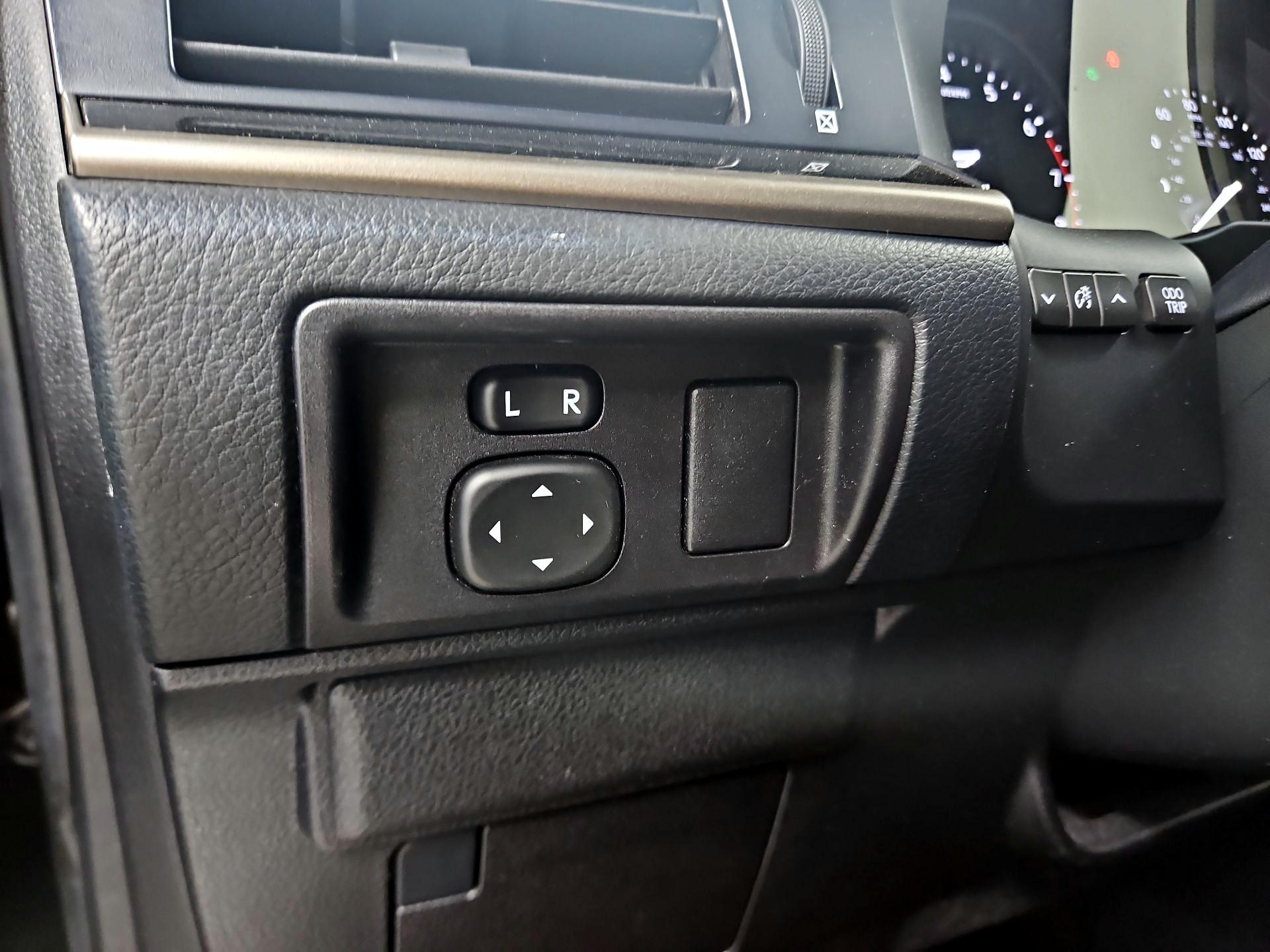 Thumbnail: 2015 Lexus ES - 13