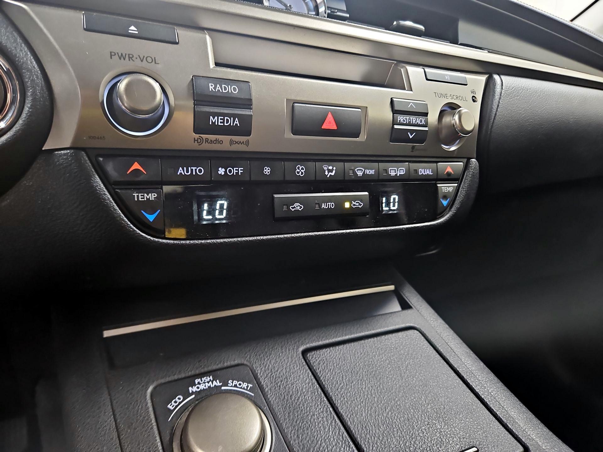 Thumbnail: 2015 Lexus ES - 16