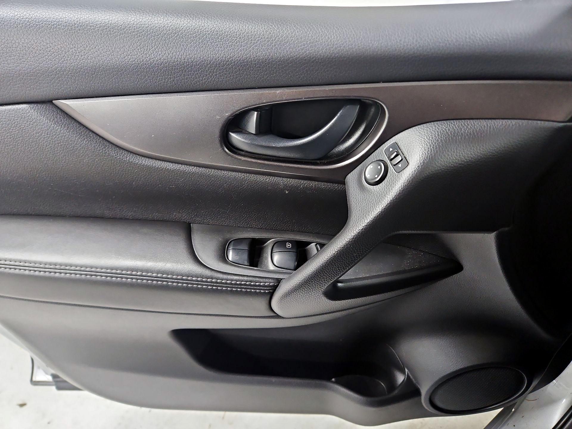 Thumbnail: 2019 Nissan Rogue Sport - 12