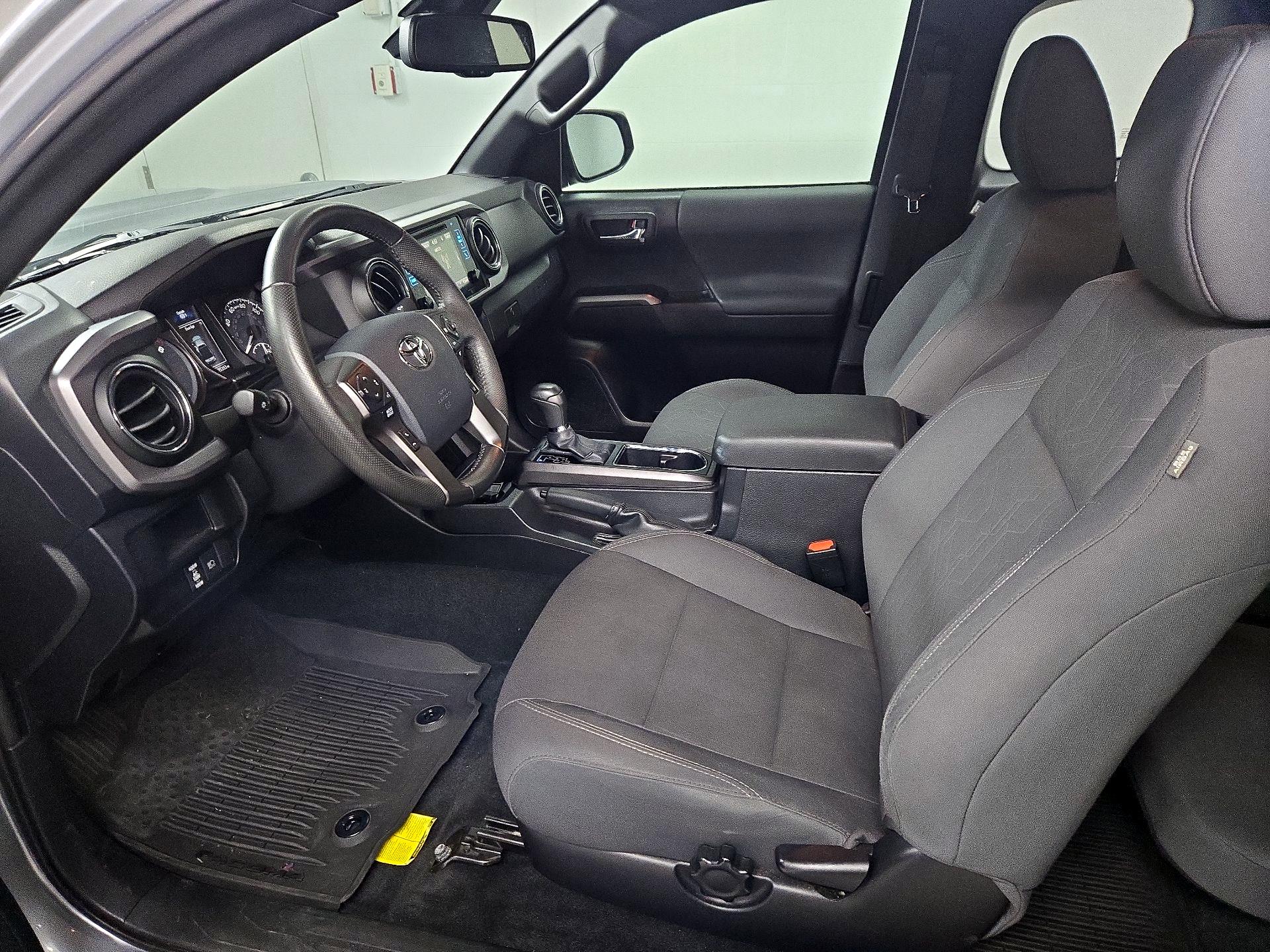 Thumbnail: 2019 Toyota Tacoma - 11