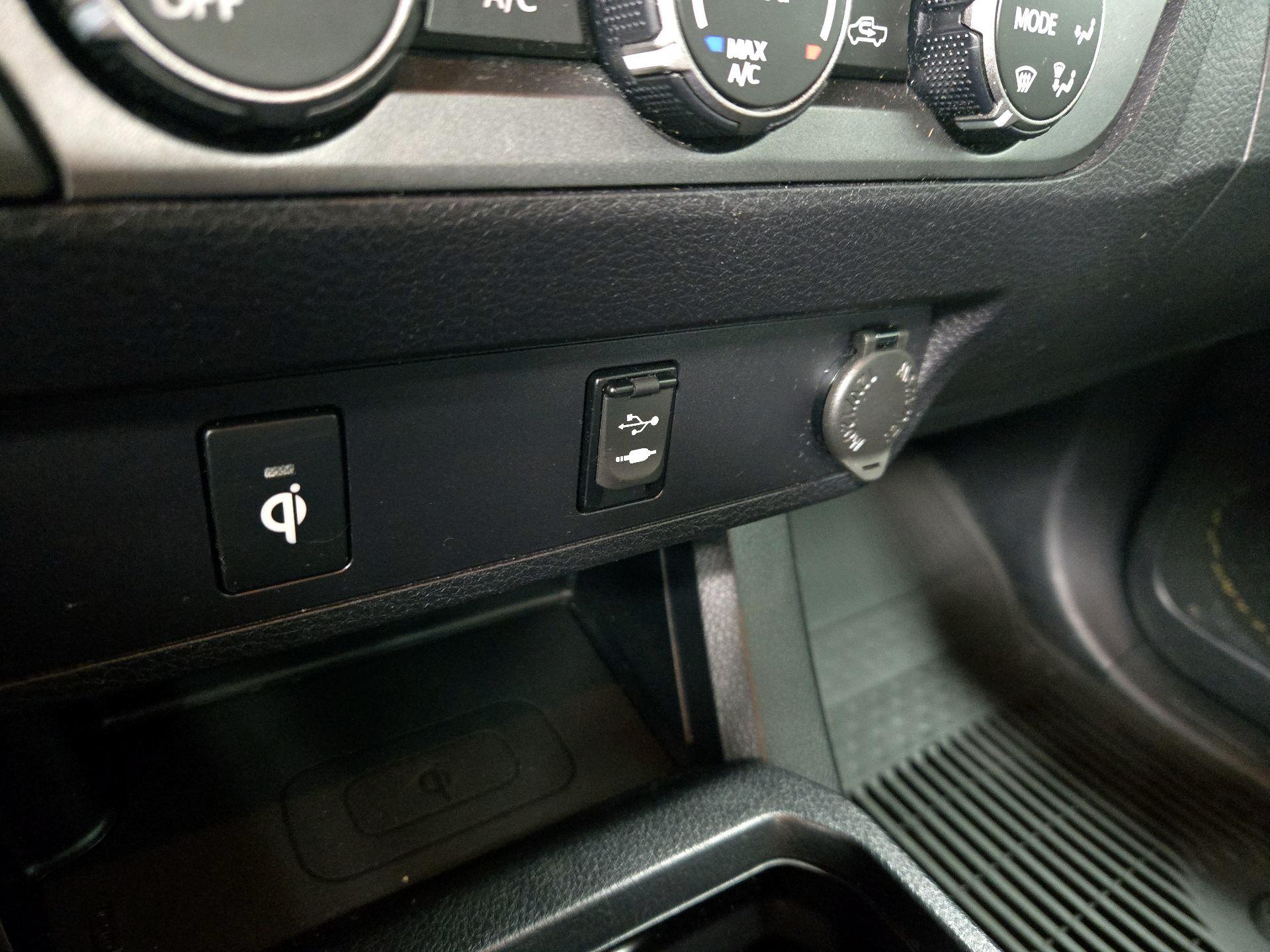 Thumbnail: 2019 Toyota Tacoma - 18