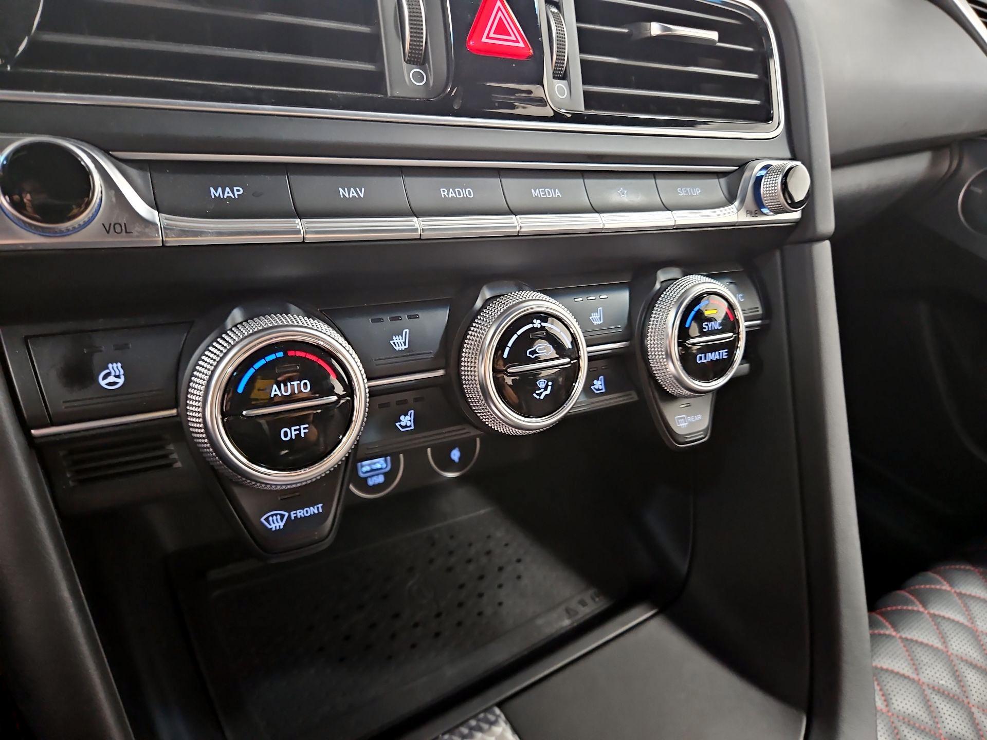 Thumbnail: 2022 Genesis G70 - 17