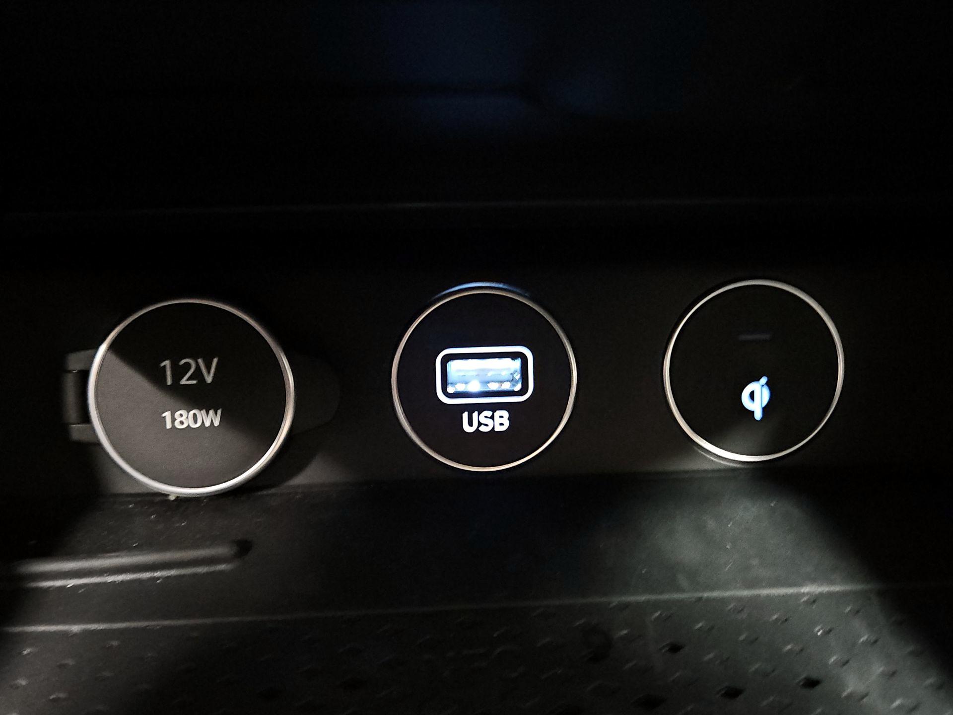 Thumbnail: 2022 Genesis G70 - 19