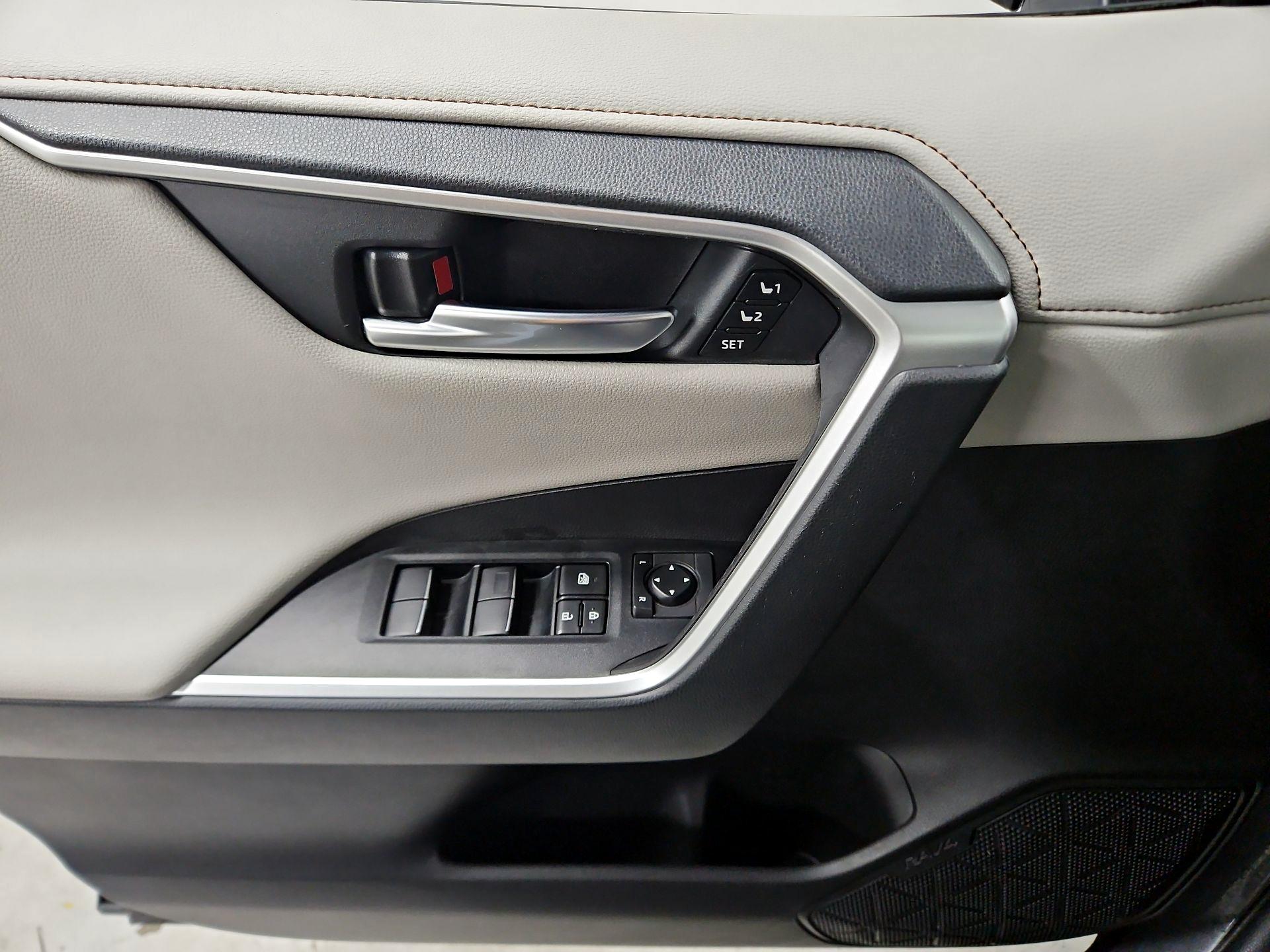 Thumbnail: 2019 Toyota RAV4 - 12