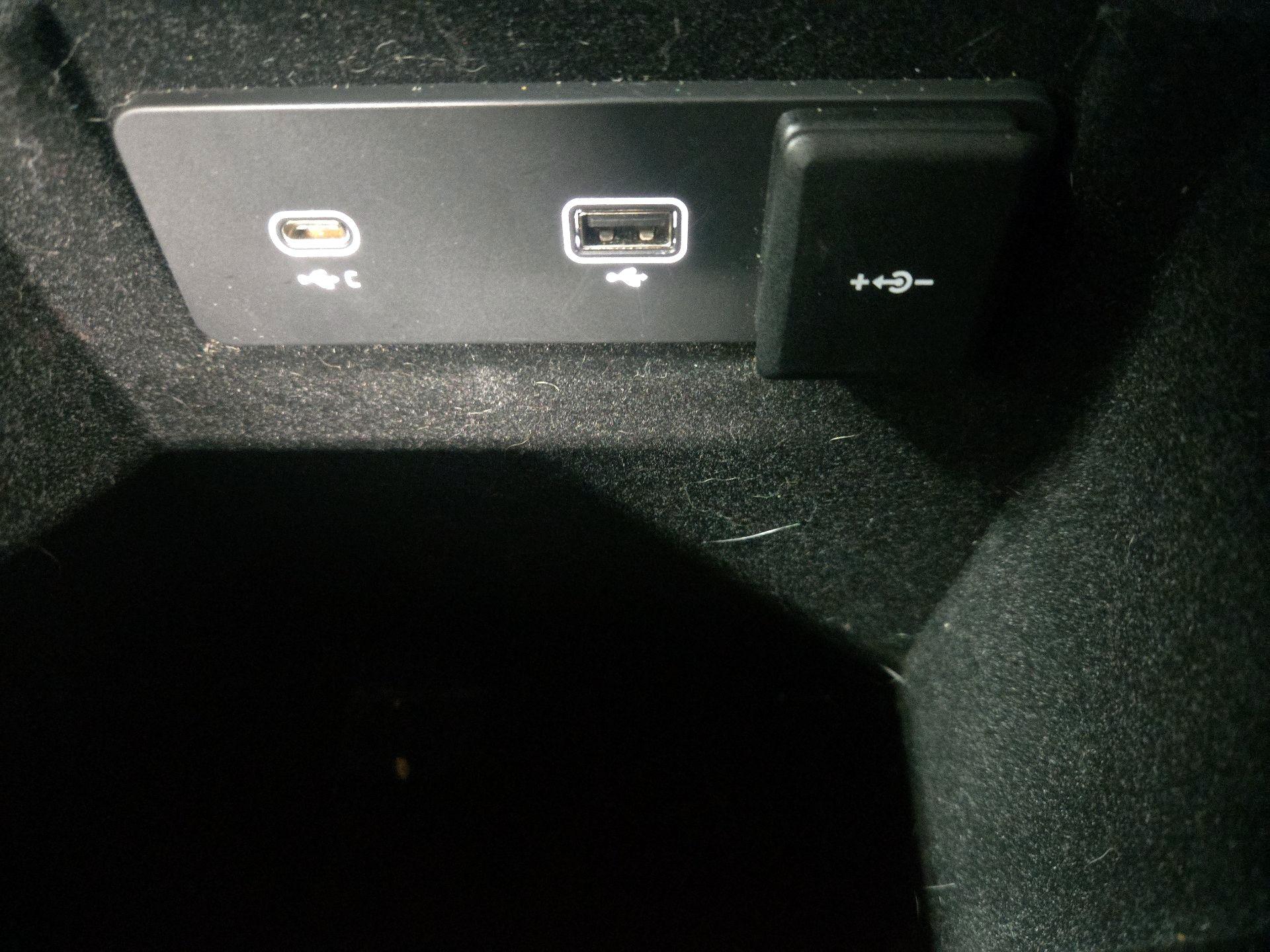 Thumbnail: 2021 Jaguar F-Pace - 19