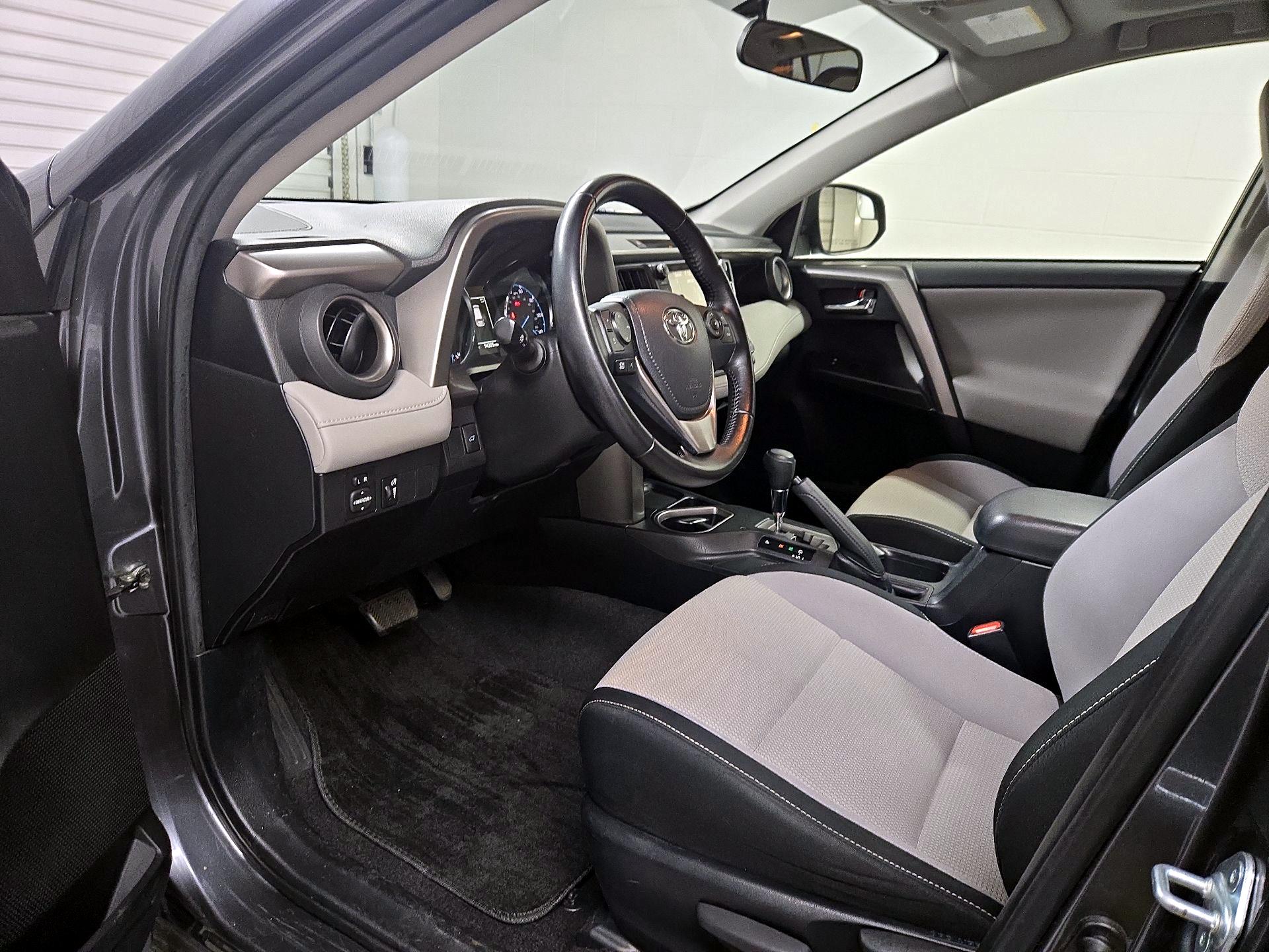 Thumbnail: 2016 Toyota RAV4 - 11