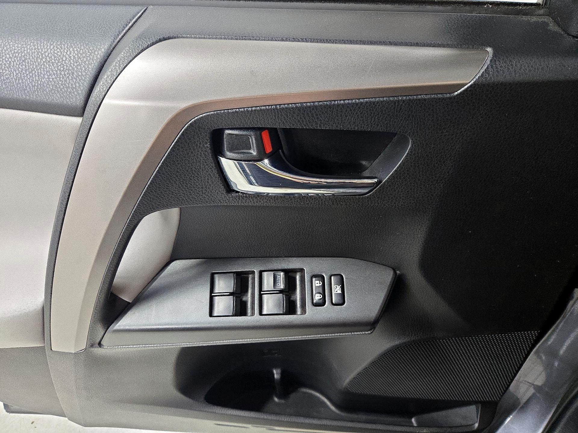 Thumbnail: 2016 Toyota RAV4 - 12