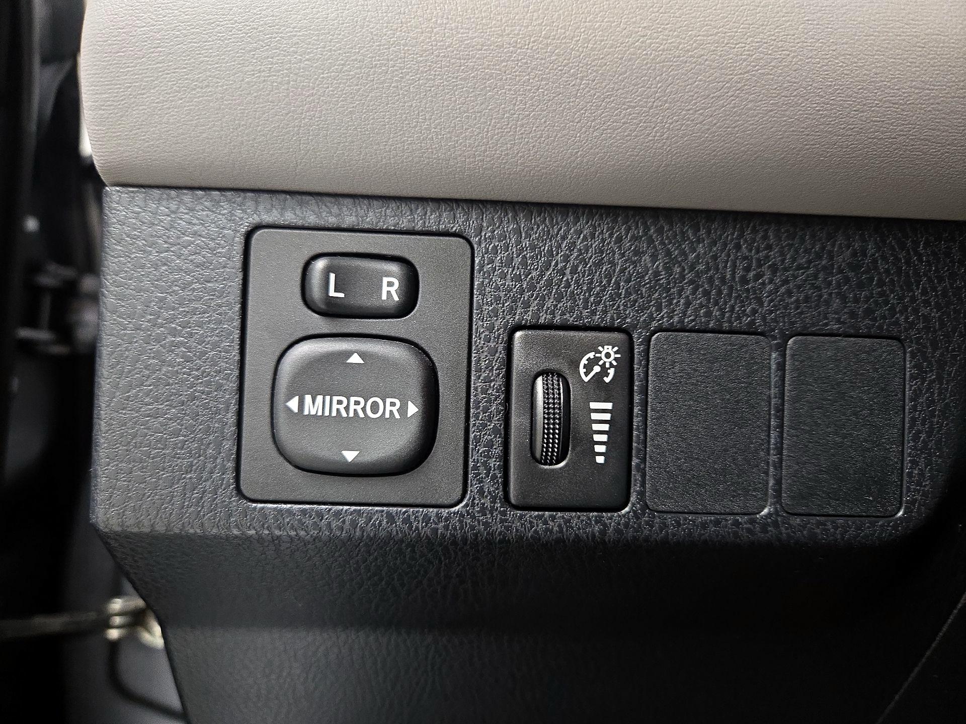 Thumbnail: 2016 Toyota RAV4 - 13