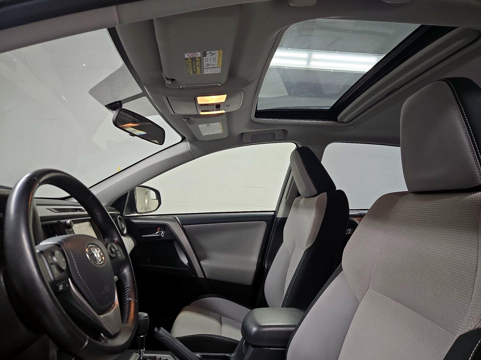 Thumbnail: 2016 Toyota RAV4 - 19