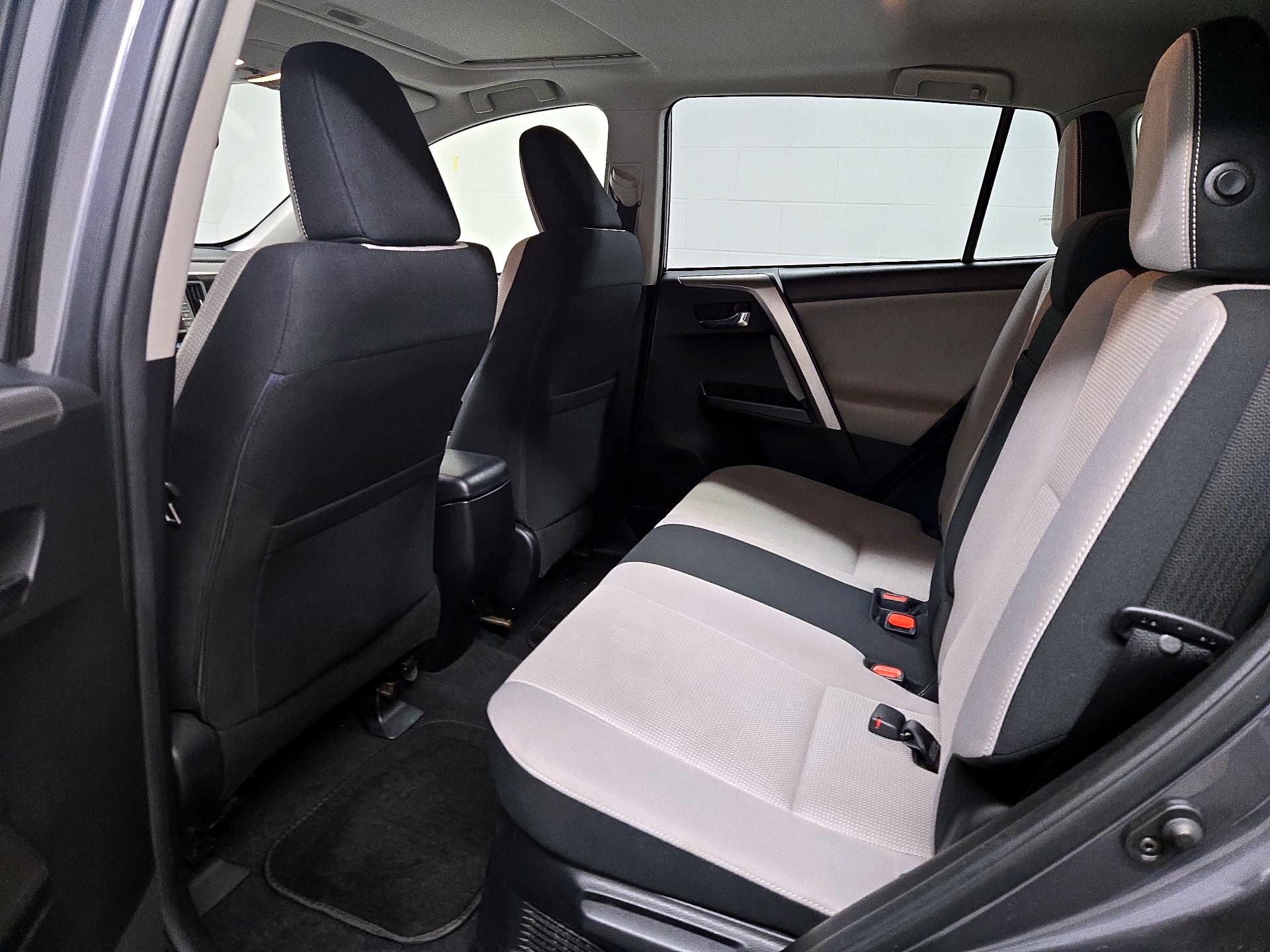 Thumbnail: 2016 Toyota RAV4 - 20