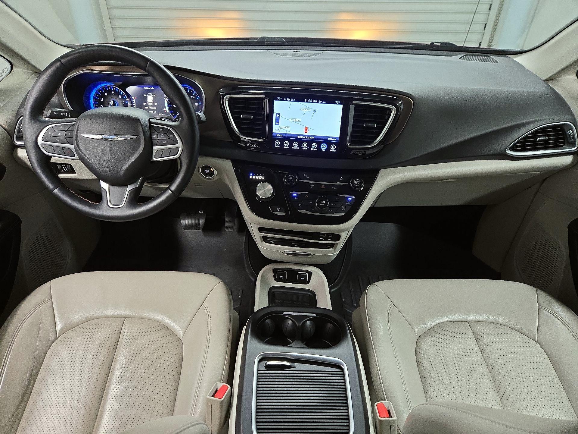 Thumbnail: 2017 Chrysler Pacifica - 9