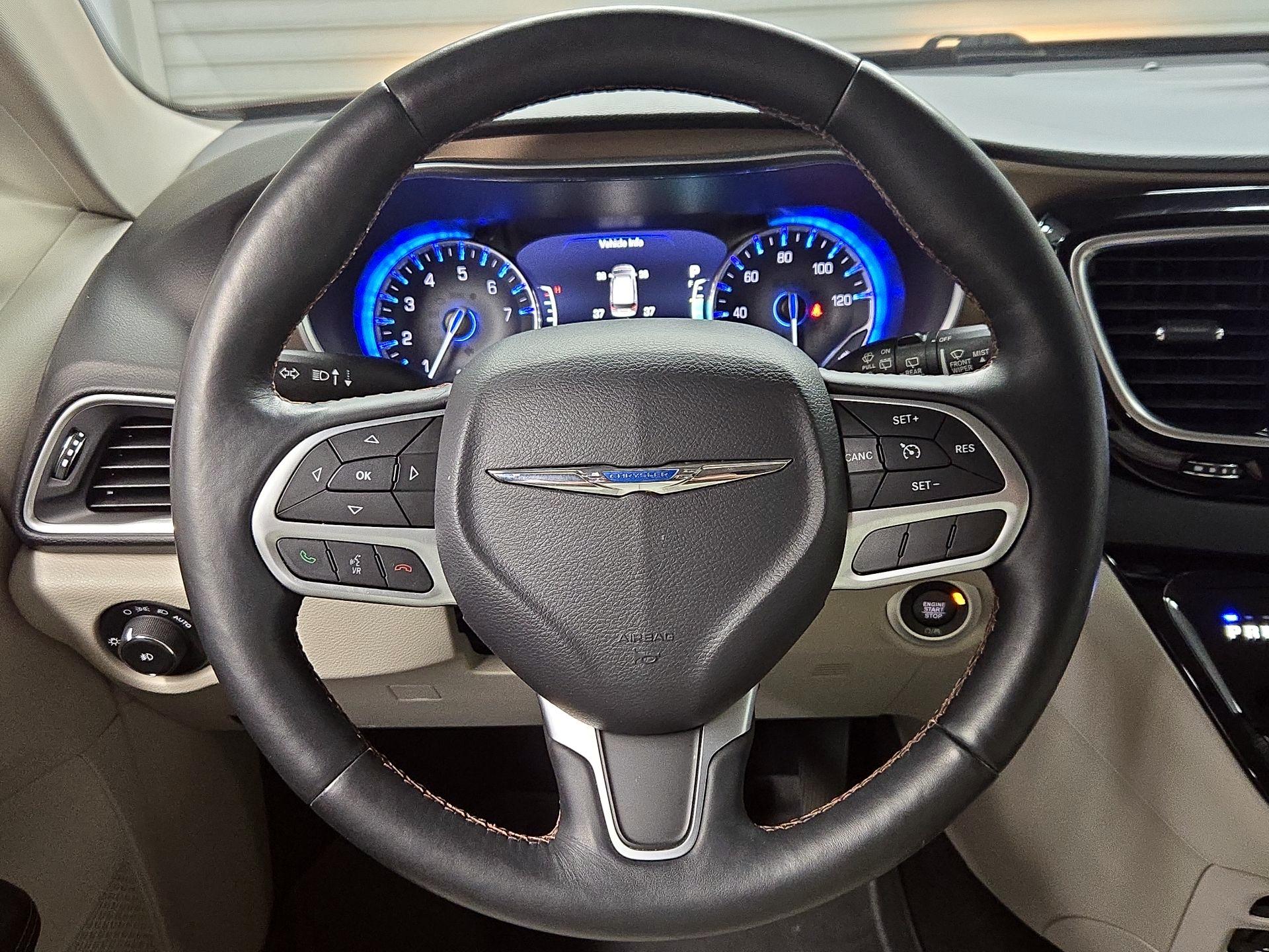 Thumbnail: 2017 Chrysler Pacifica - 10