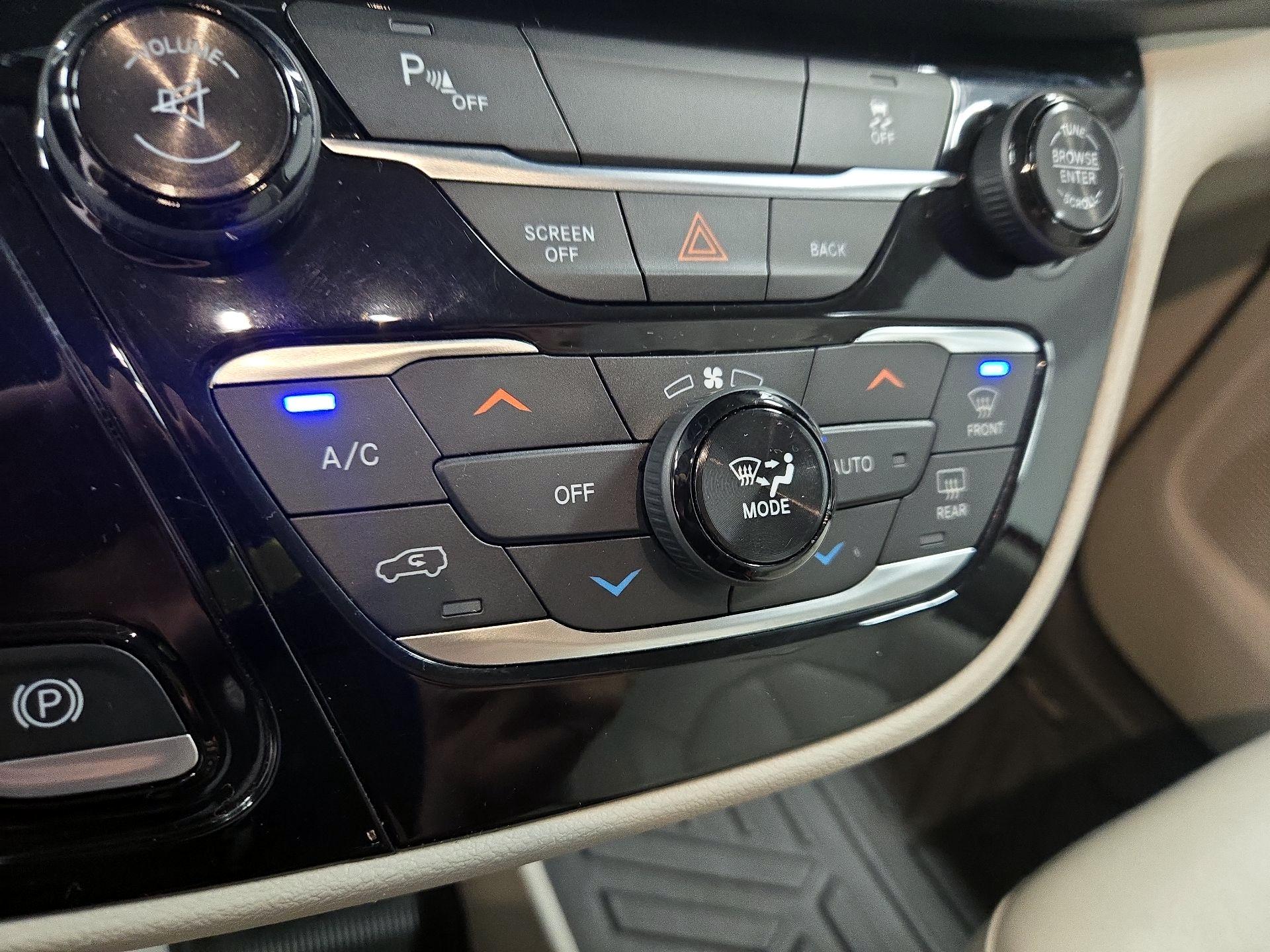 Thumbnail: 2017 Chrysler Pacifica - 17