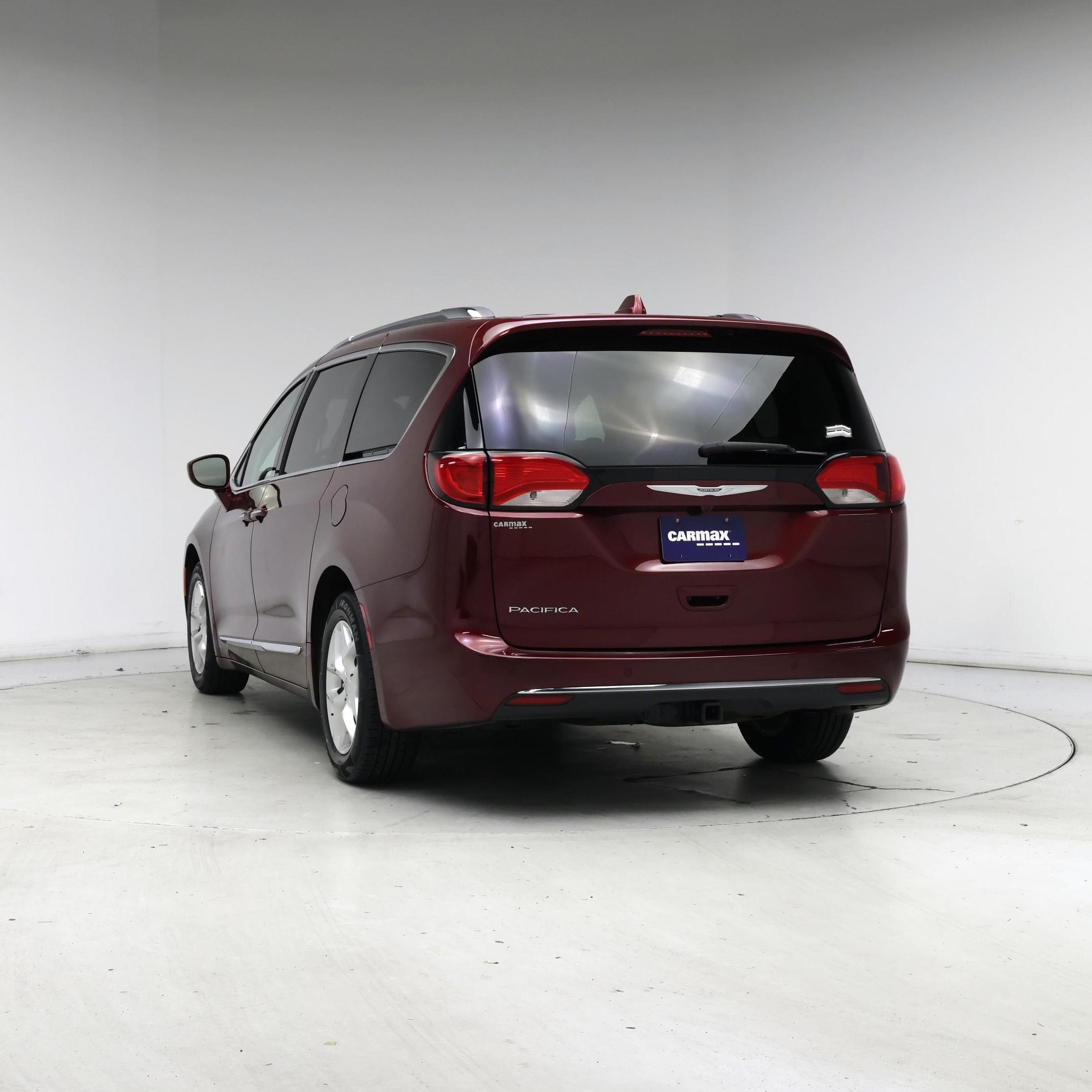 Thumbnail: 2017 Chrysler Pacifica - 6