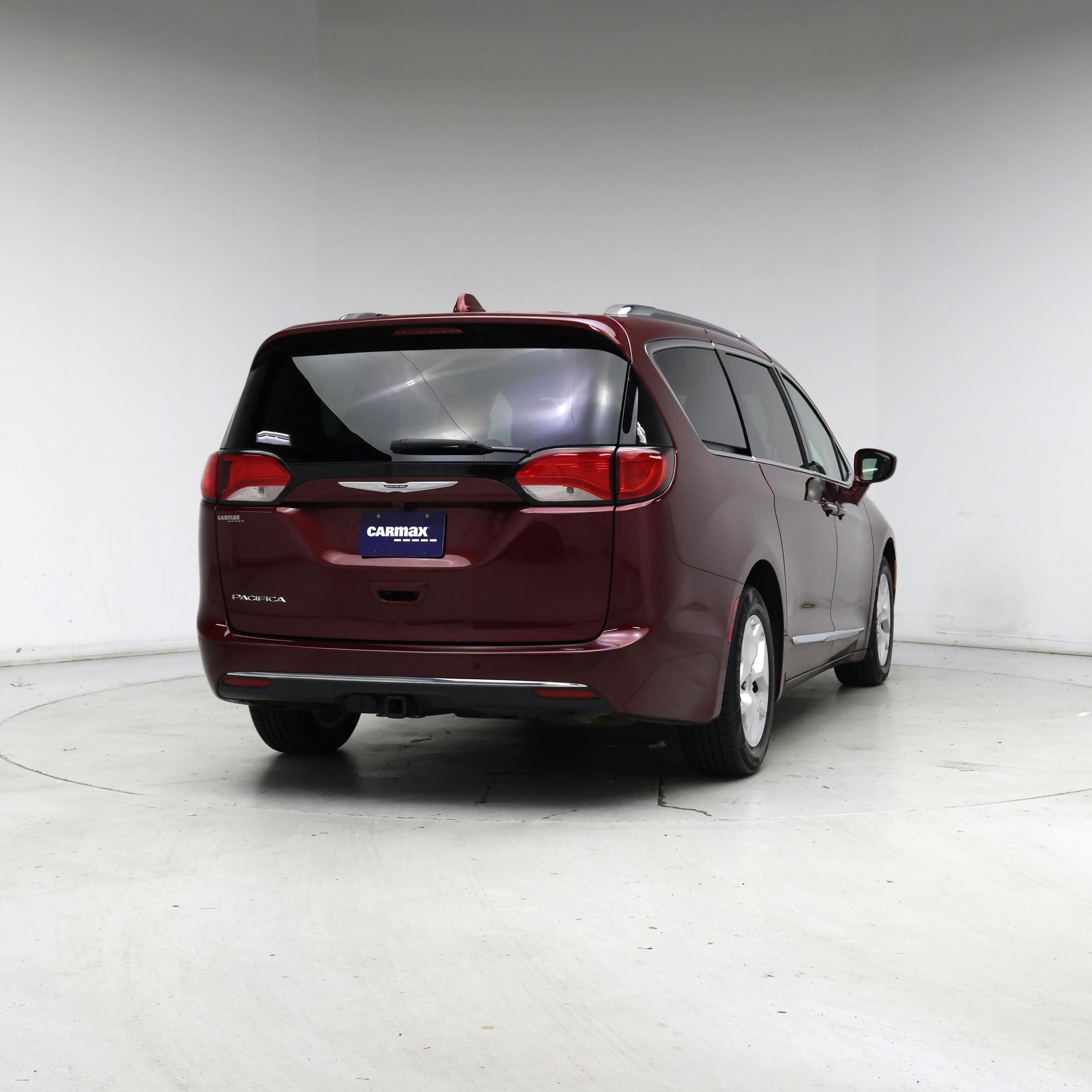 Thumbnail: 2017 Chrysler Pacifica - 8