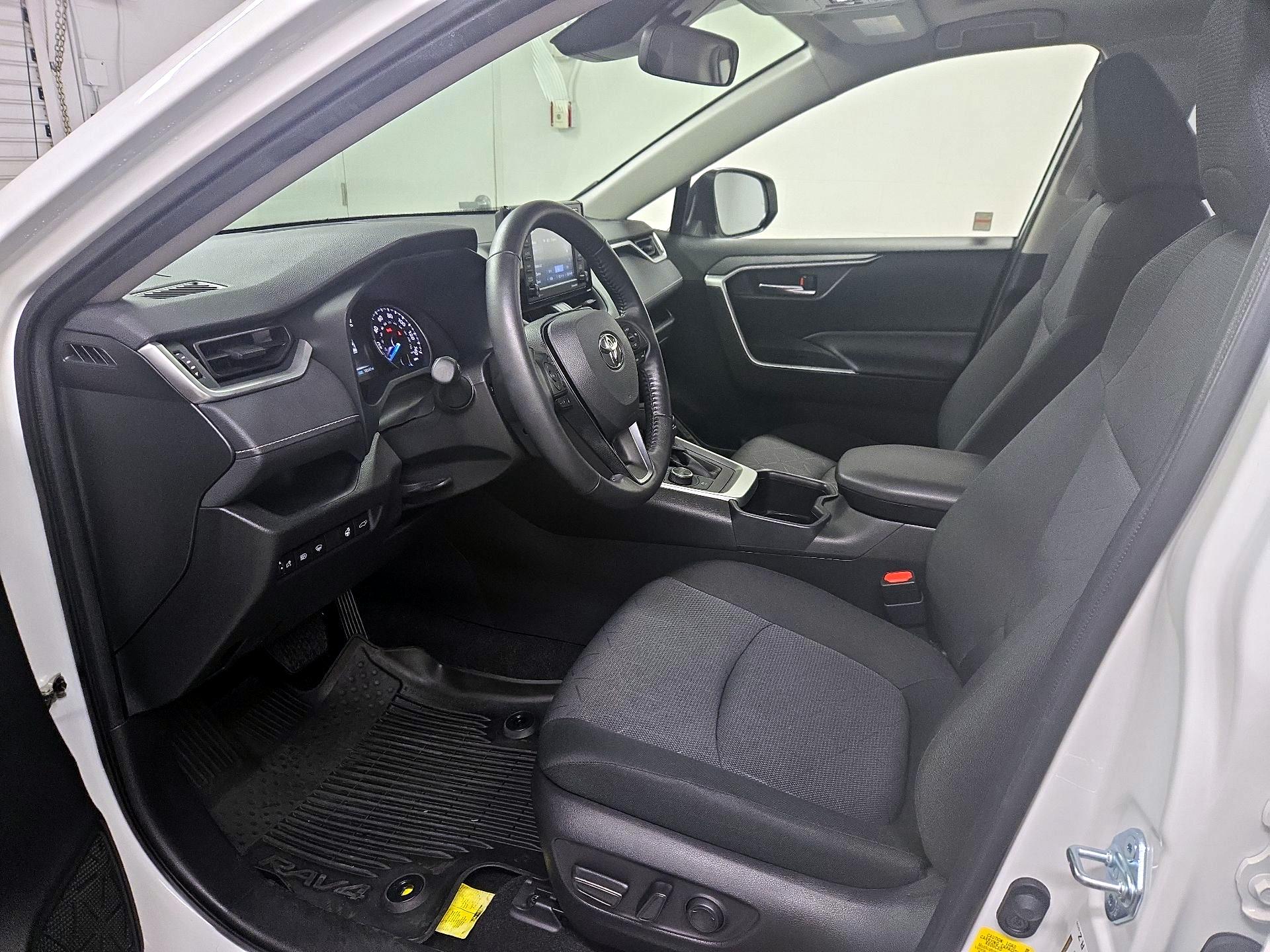 Thumbnail: 2022 Toyota RAV4 - 11