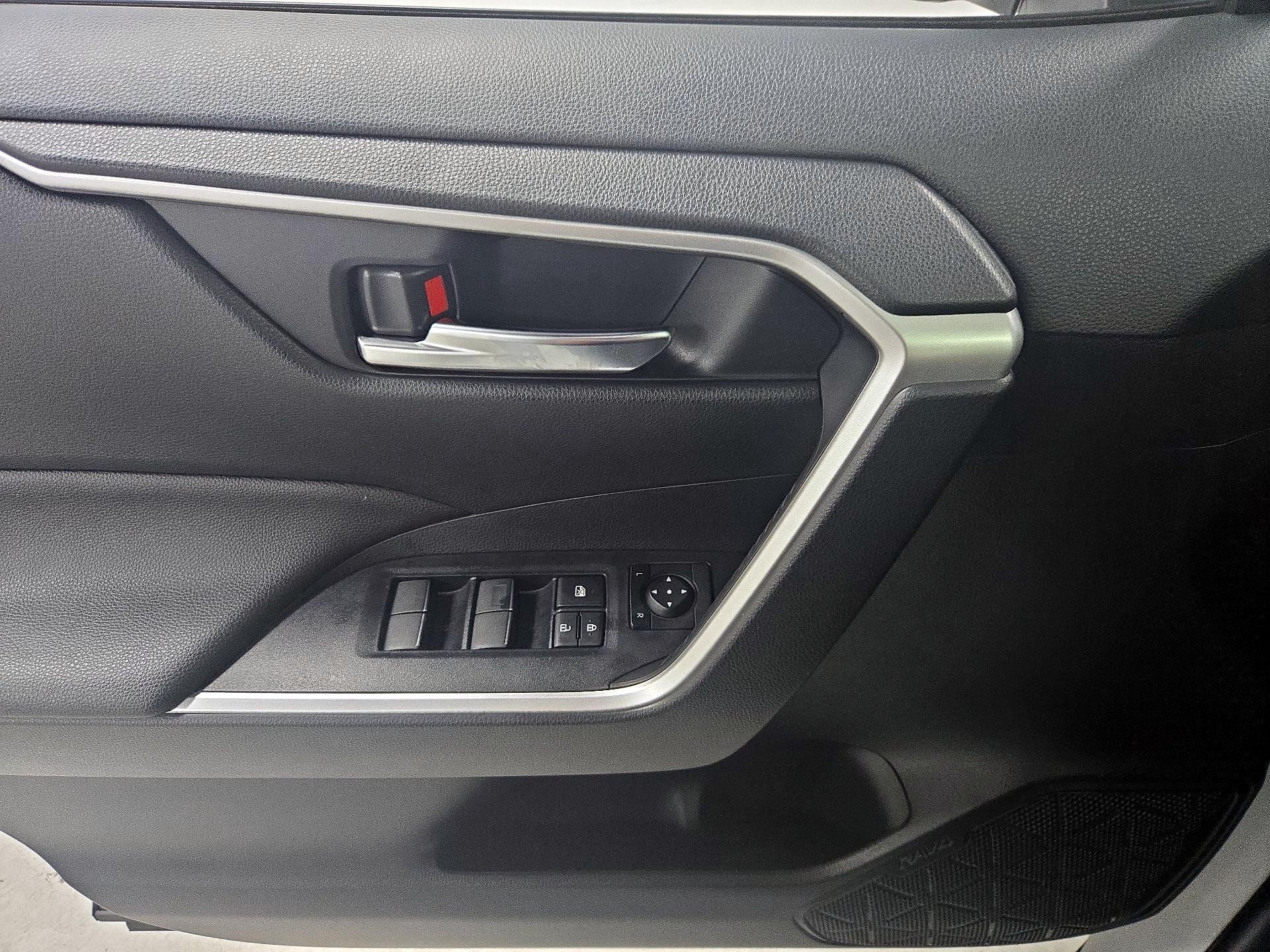 Thumbnail: 2022 Toyota RAV4 - 12