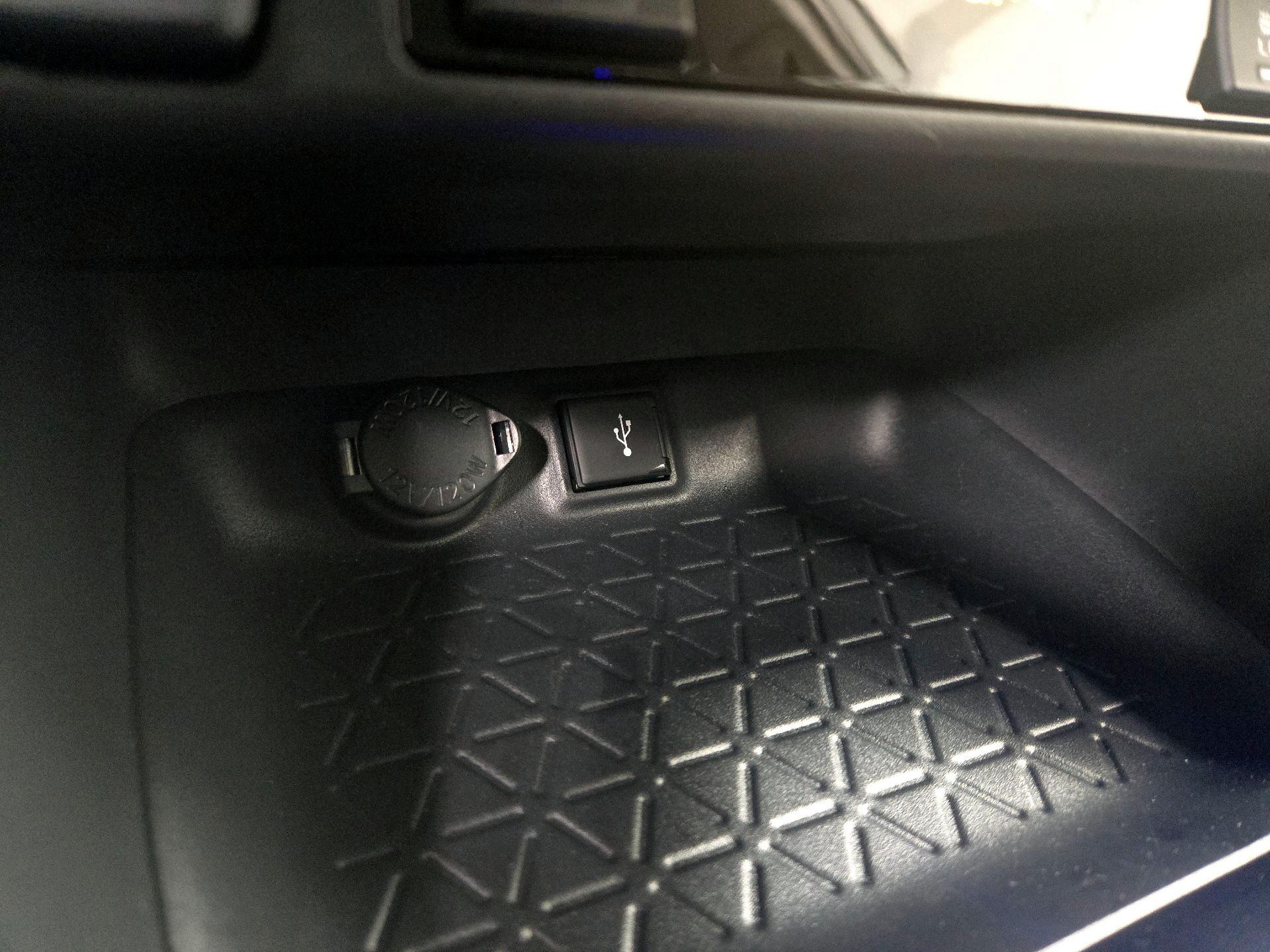 Thumbnail: 2022 Toyota RAV4 - 18