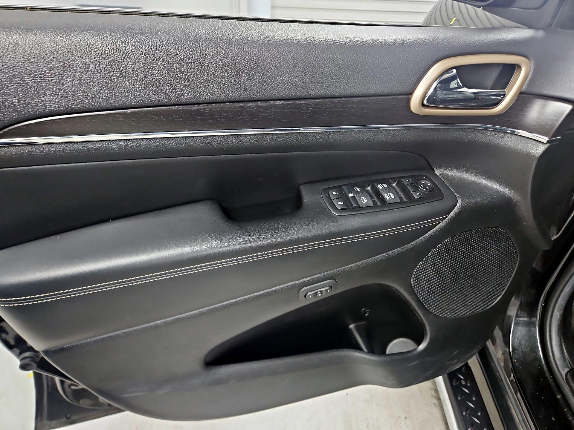 Thumbnail: 2014 Jeep Grand Cherokee - 12