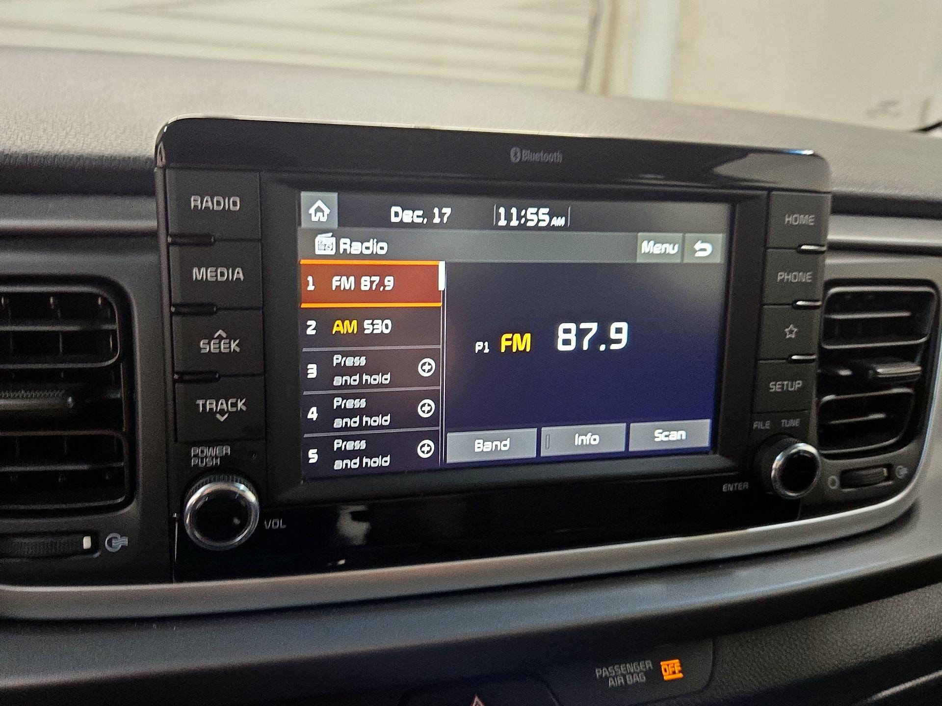 Thumbnail: 2019 Kia Rio - 15