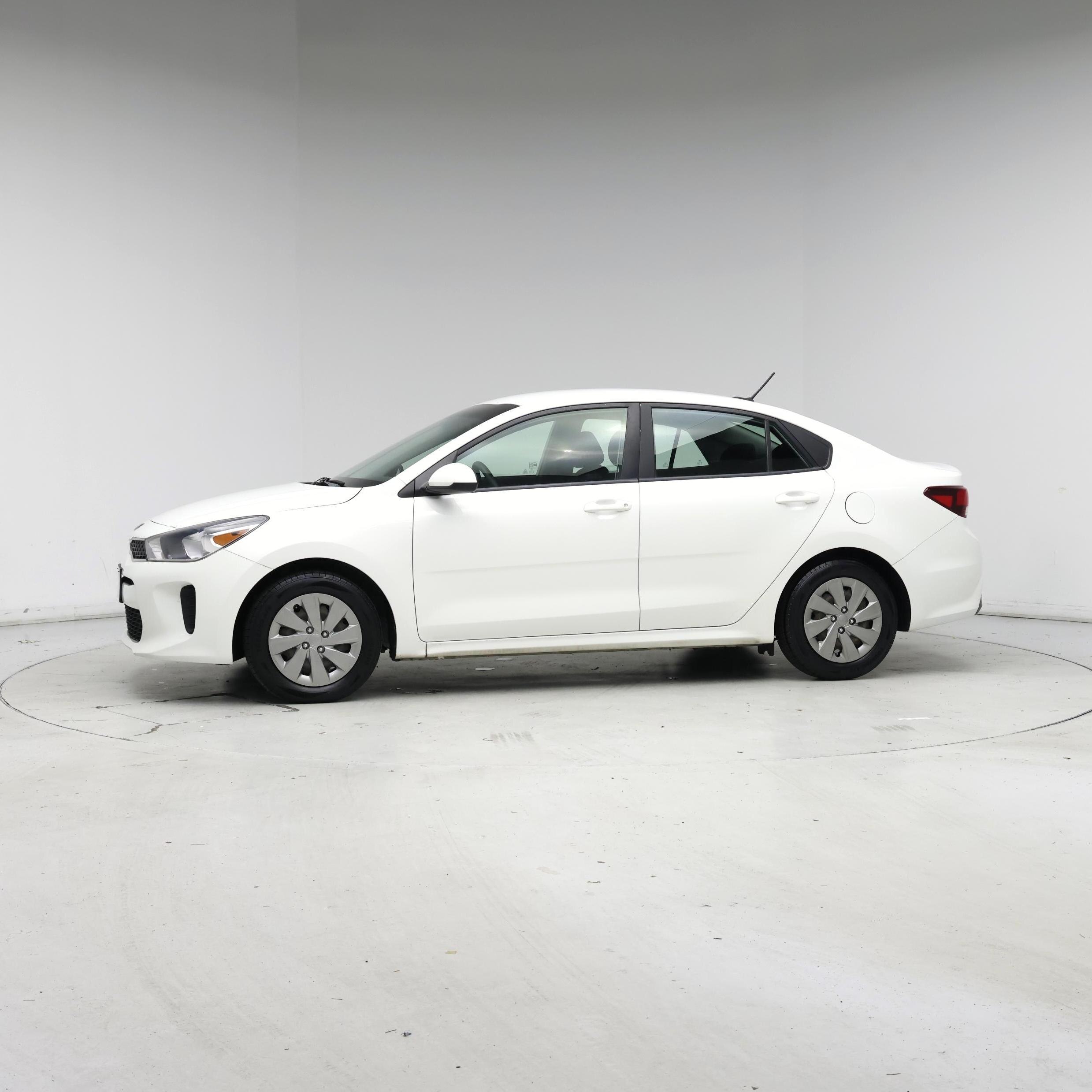 Thumbnail: 2019 Kia Rio - 3