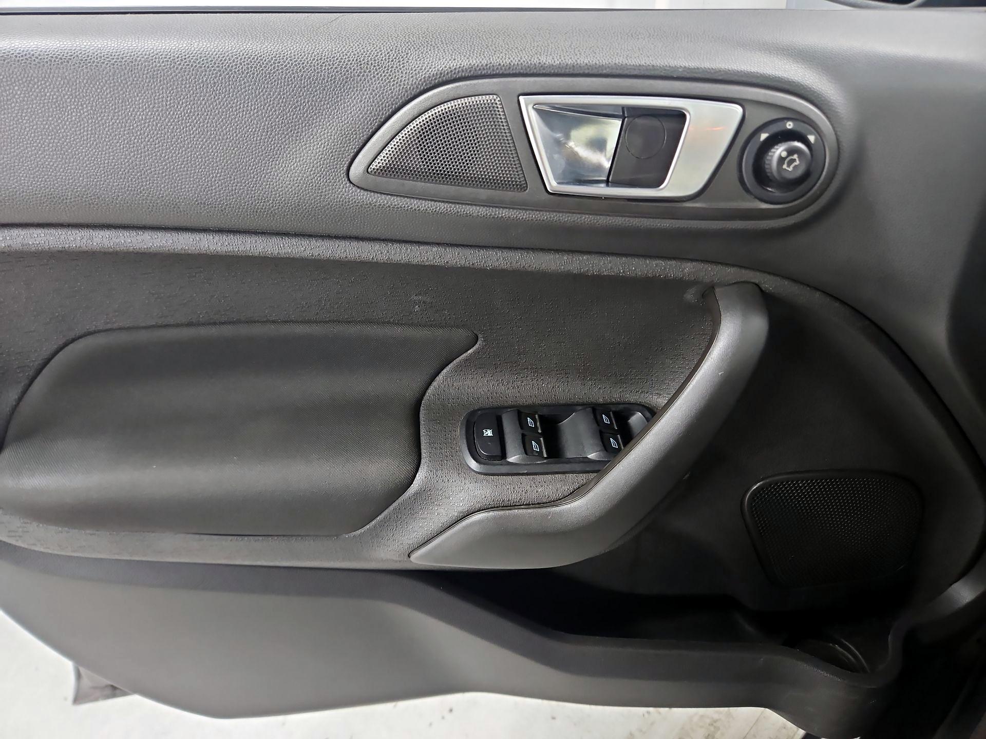 Thumbnail: 2014 Ford Fiesta - 12