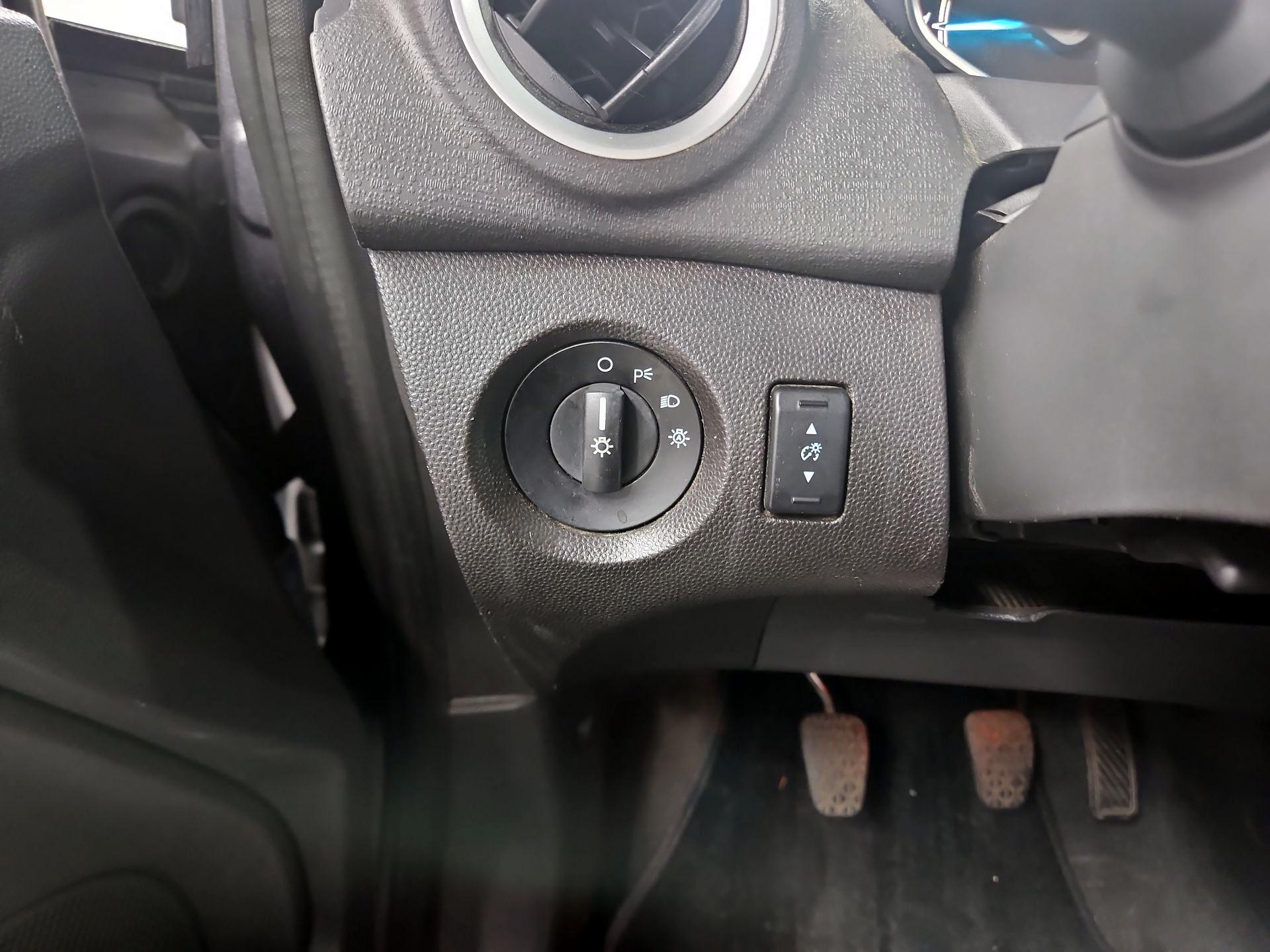 Thumbnail: 2014 Ford Fiesta - 13