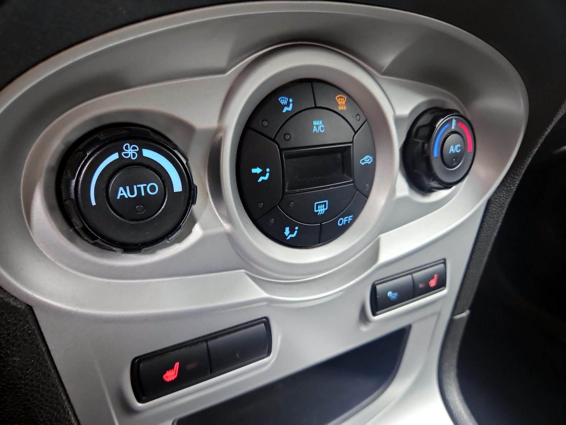 Thumbnail: 2014 Ford Fiesta - 15