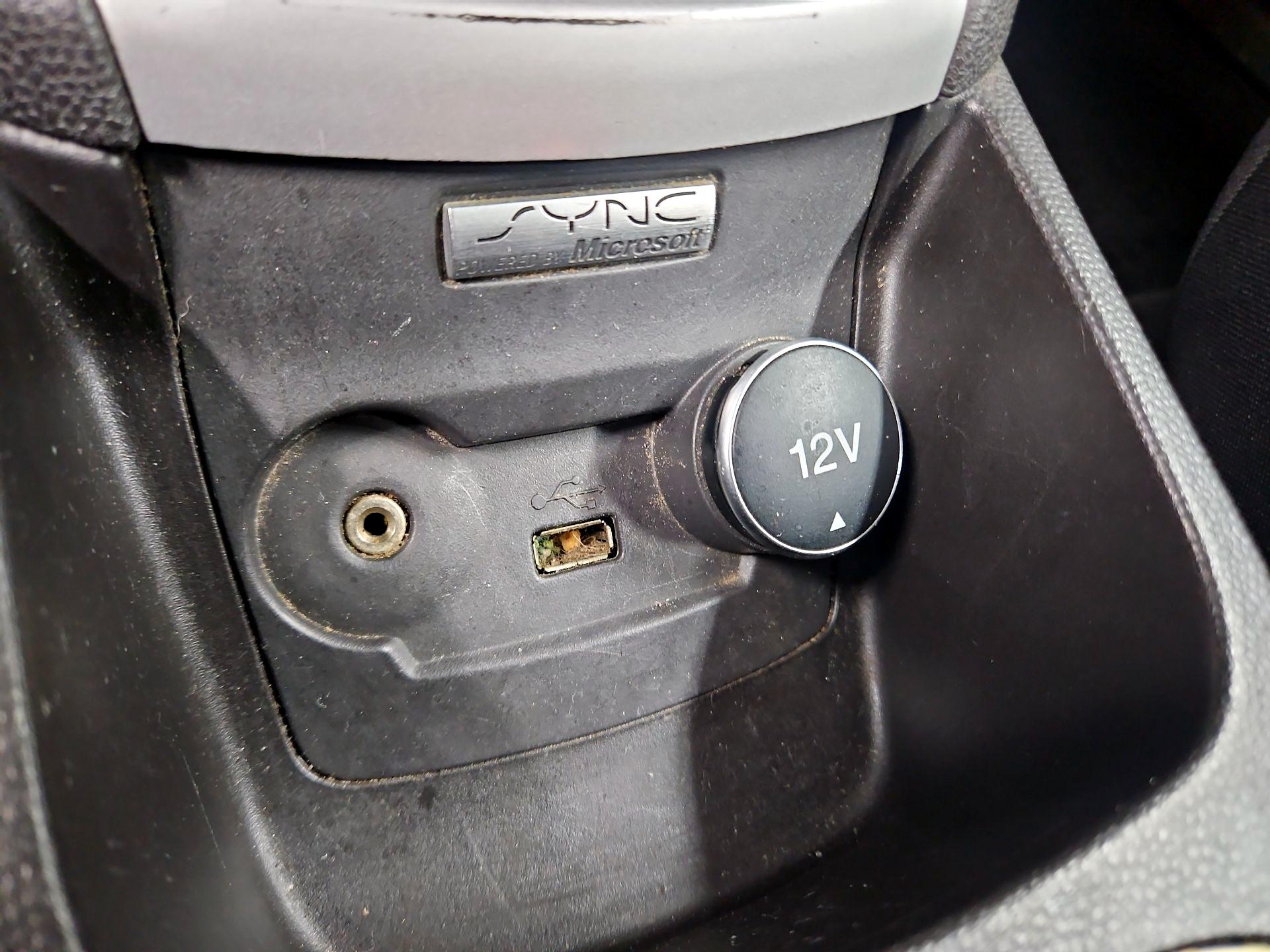 Thumbnail: 2014 Ford Fiesta - 17