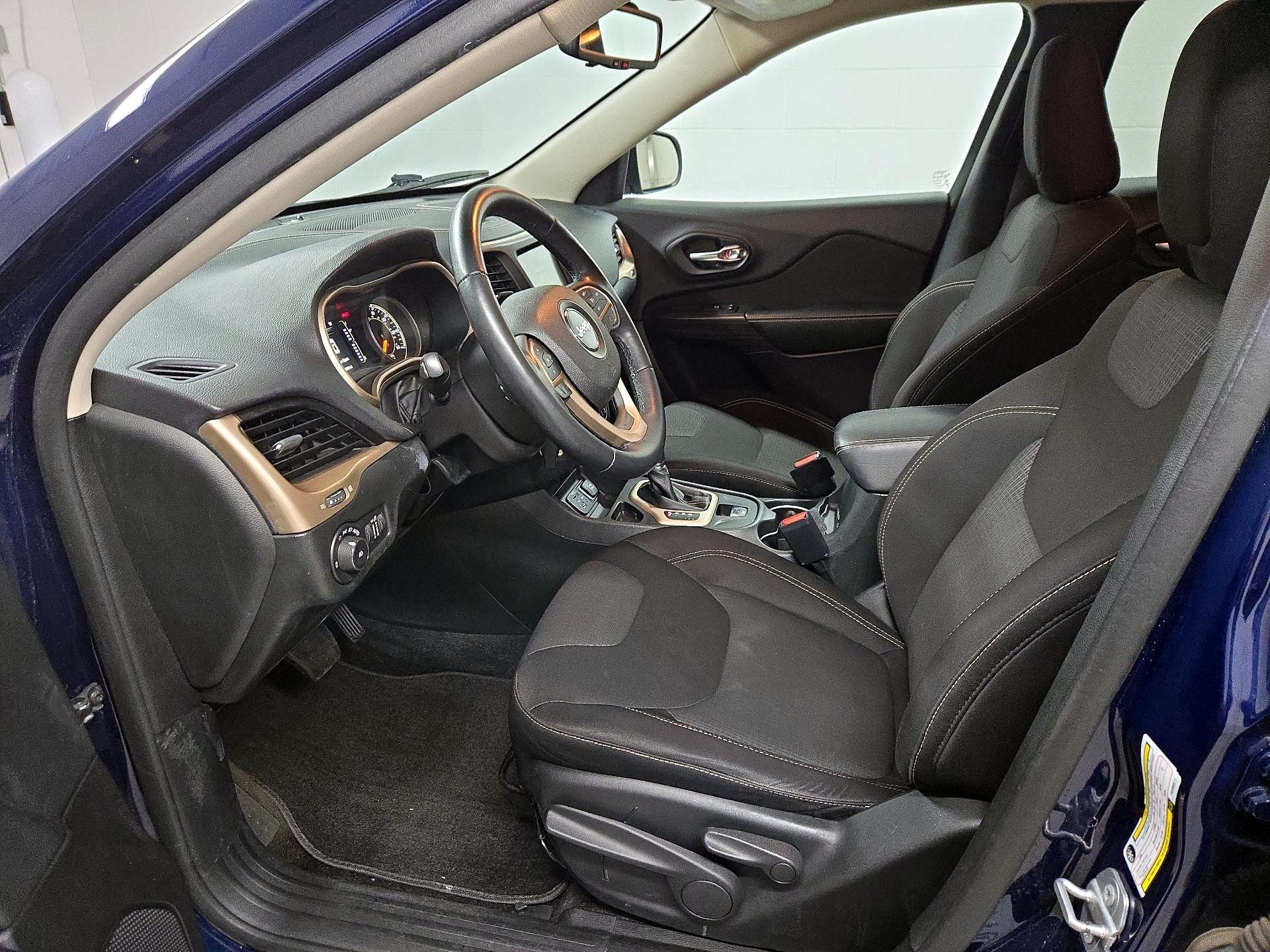 Thumbnail: 2015 Jeep Cherokee - 11