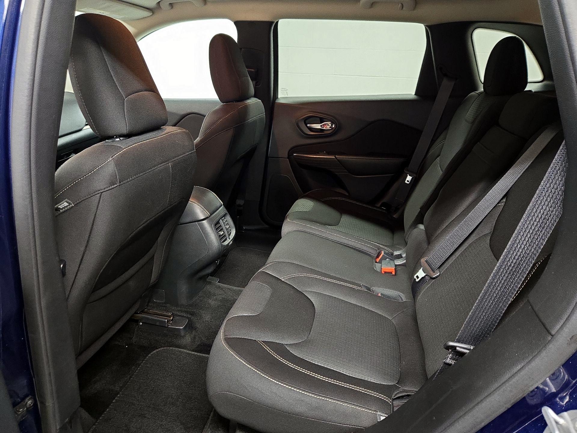 Thumbnail: 2015 Jeep Cherokee - 19