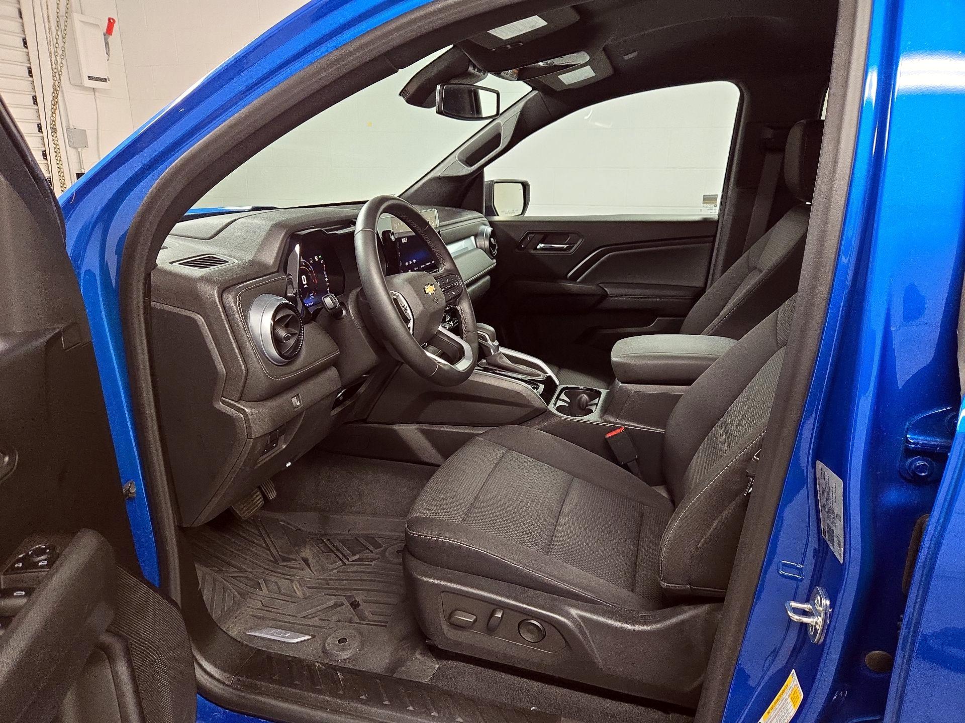 Thumbnail: 2023 Chevrolet Colorado - 11