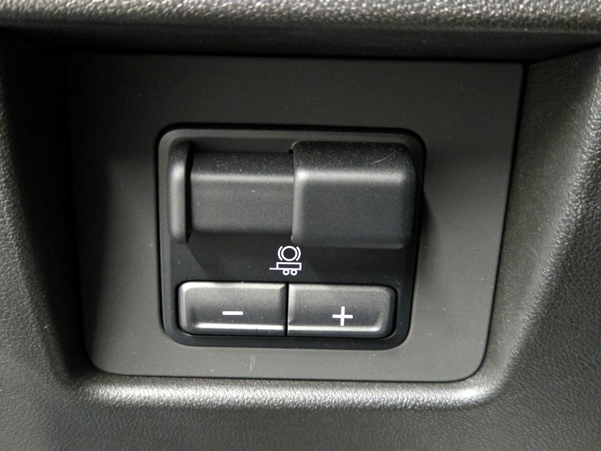 Thumbnail: 2023 Chevrolet Colorado - 13