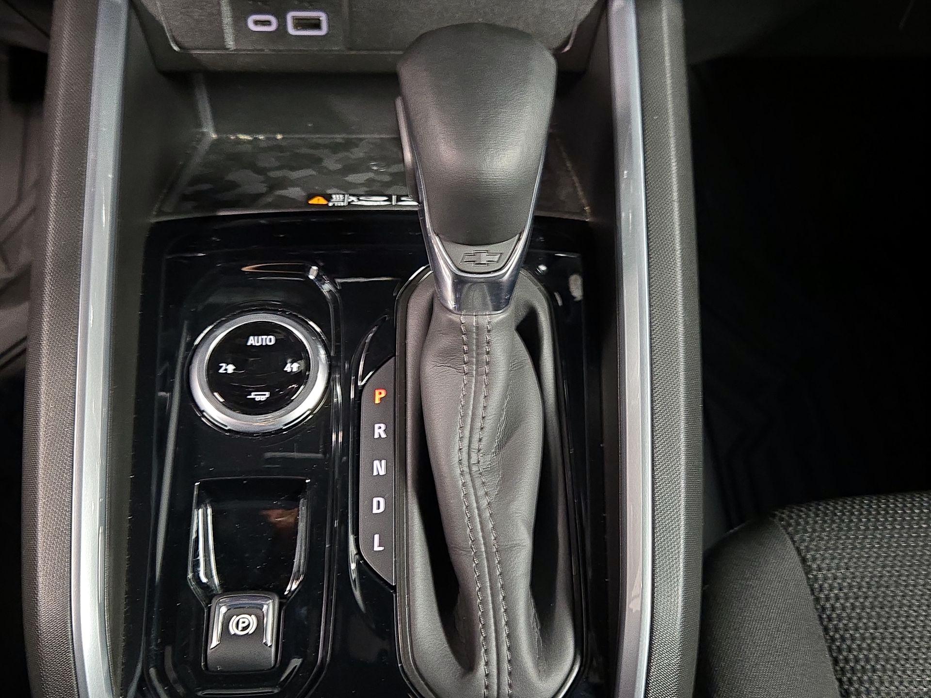 Thumbnail: 2023 Chevrolet Colorado - 17