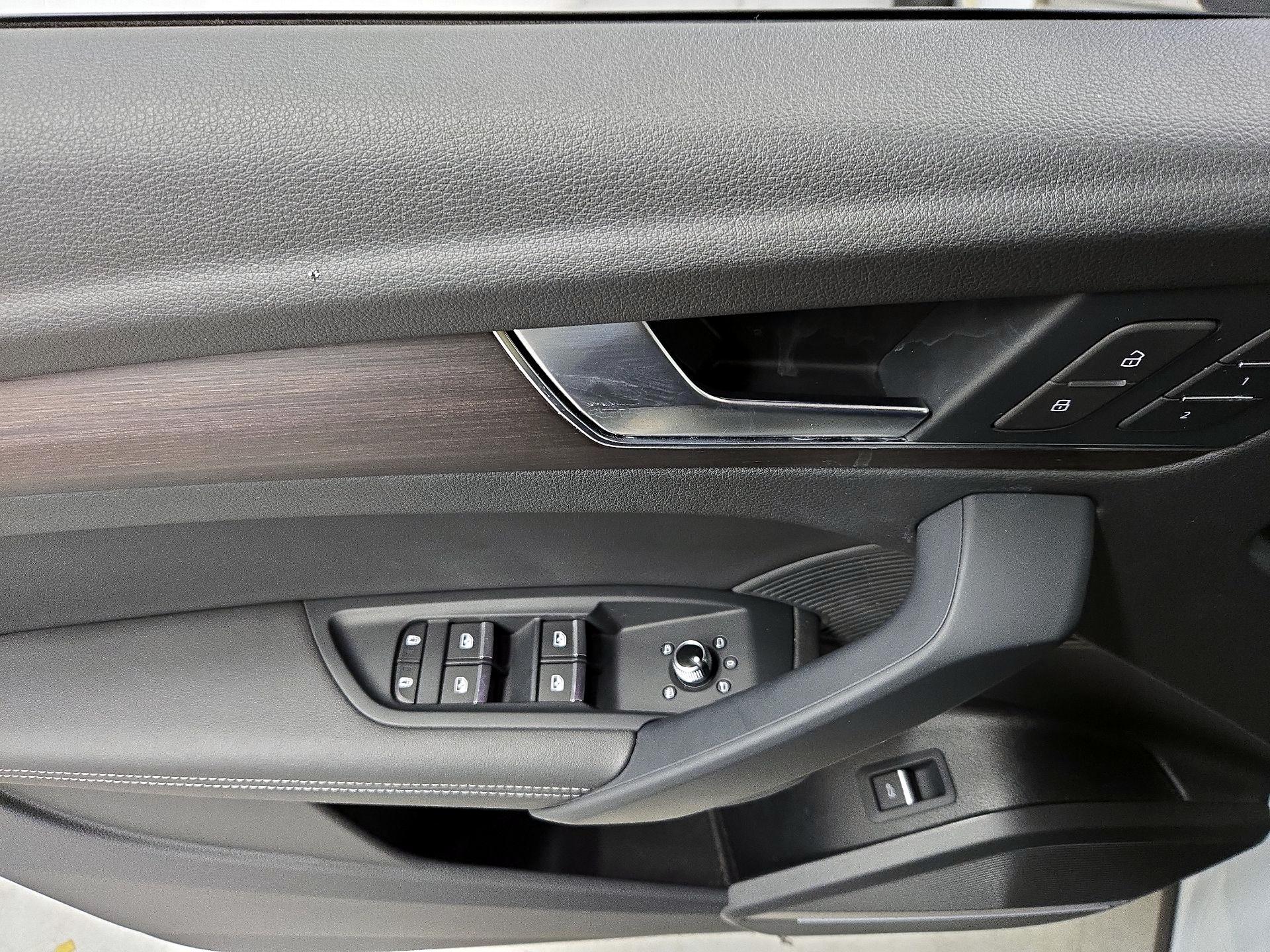 Thumbnail: 2023 Audi Q5 - 12