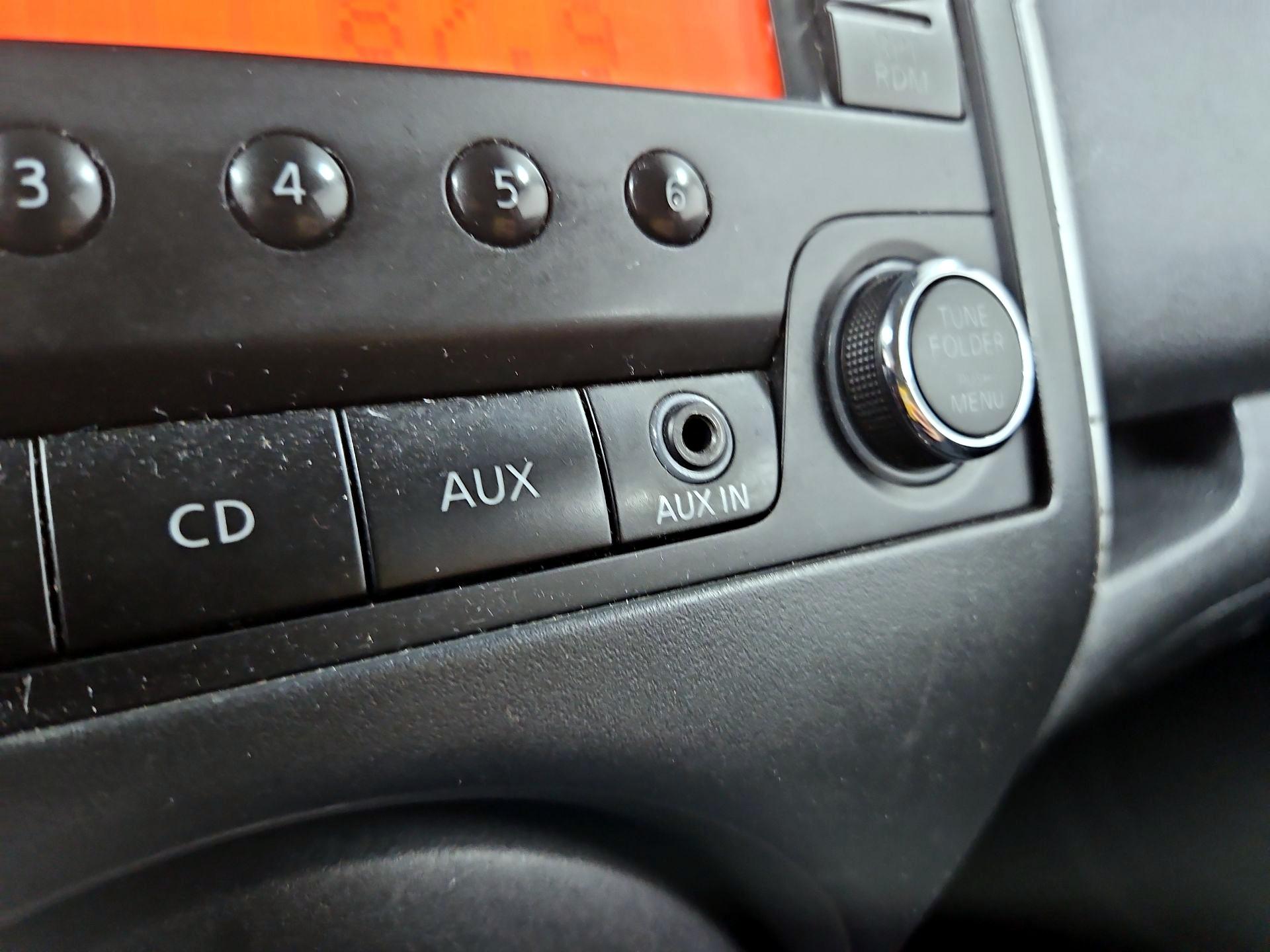 Thumbnail: 2014 Nissan Versa Note - 17