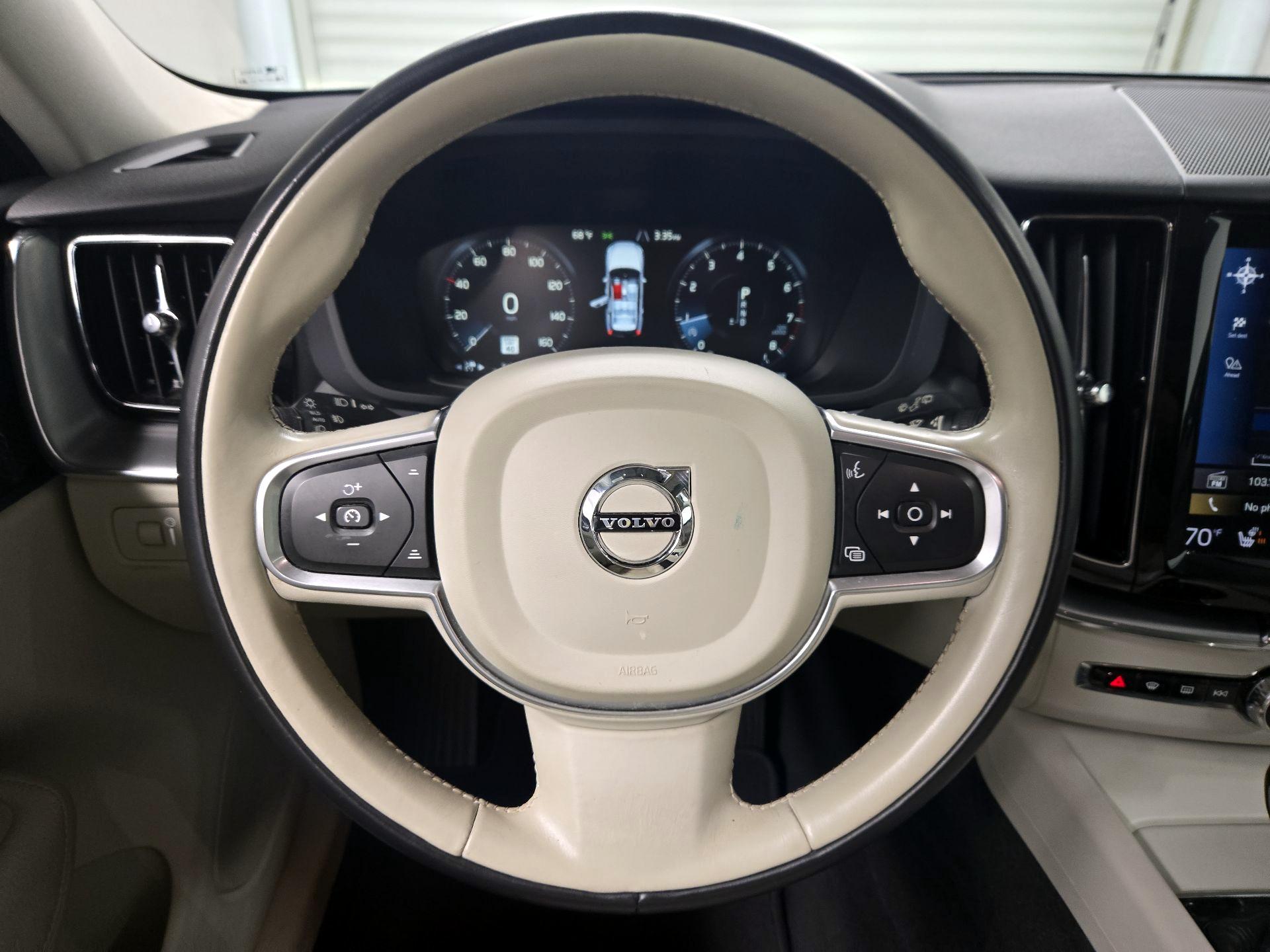 Thumbnail: 2019 Volvo XC60 - 10