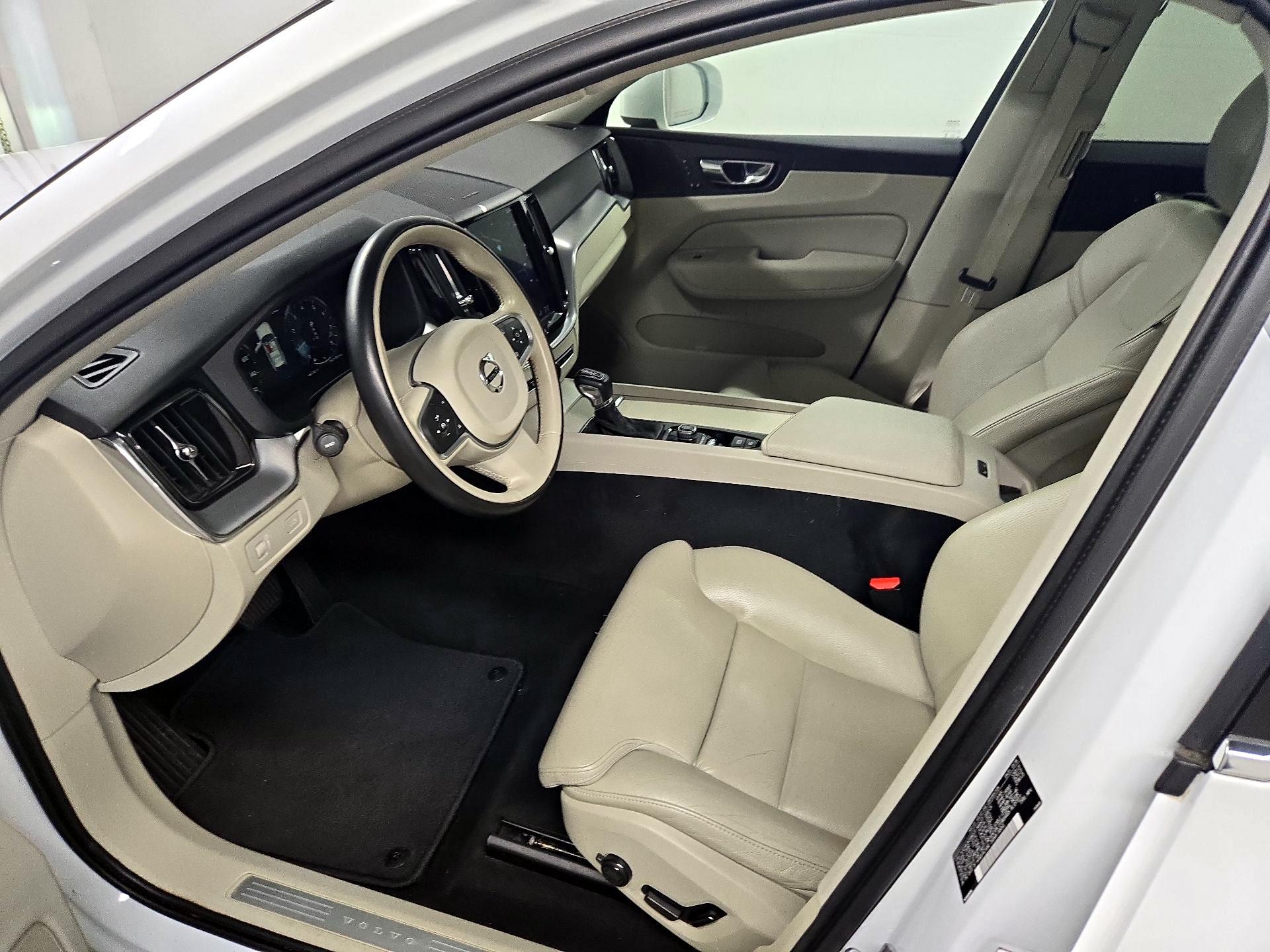 Thumbnail: 2019 Volvo XC60 - 11