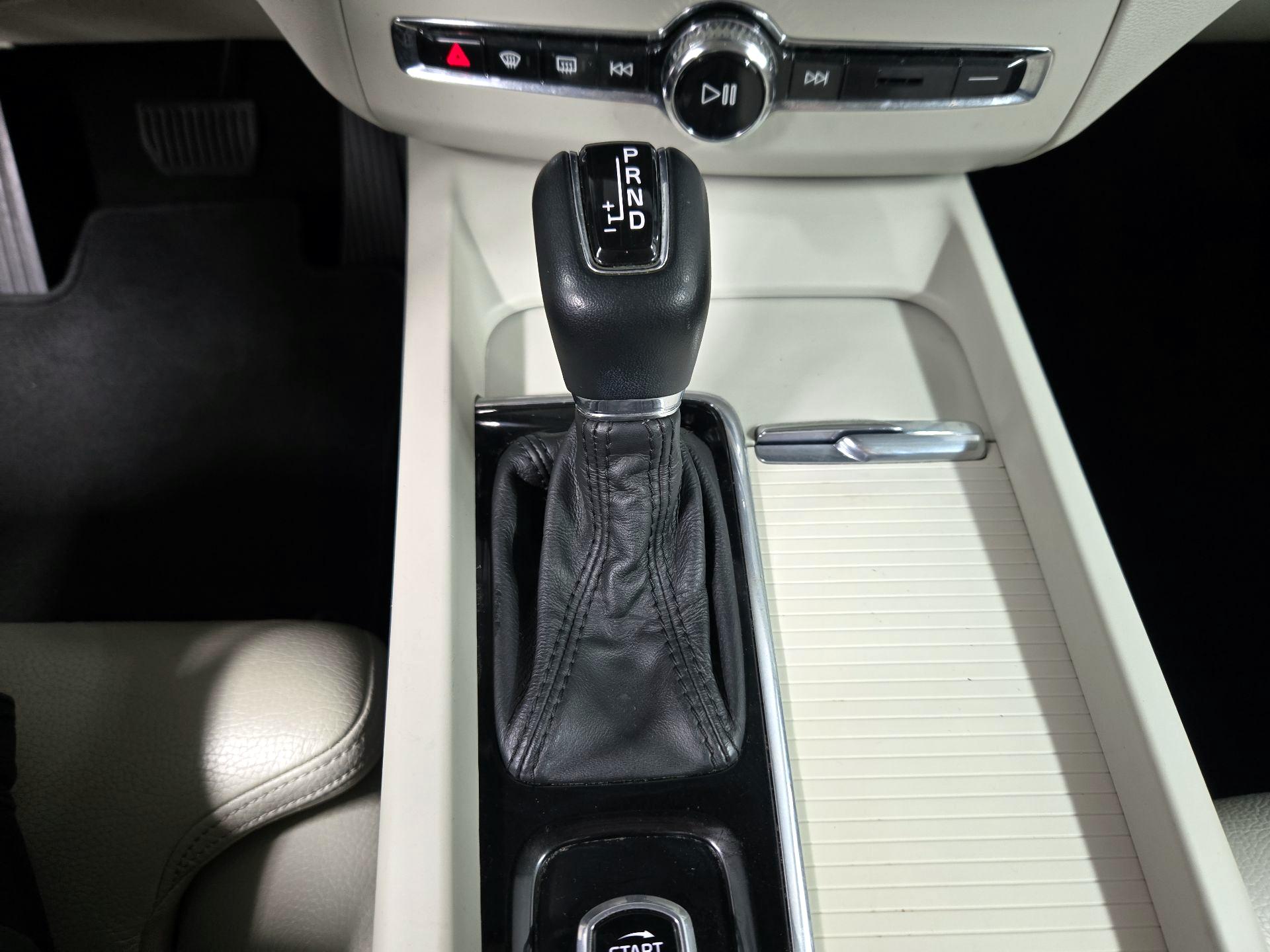 Thumbnail: 2019 Volvo XC60 - 18