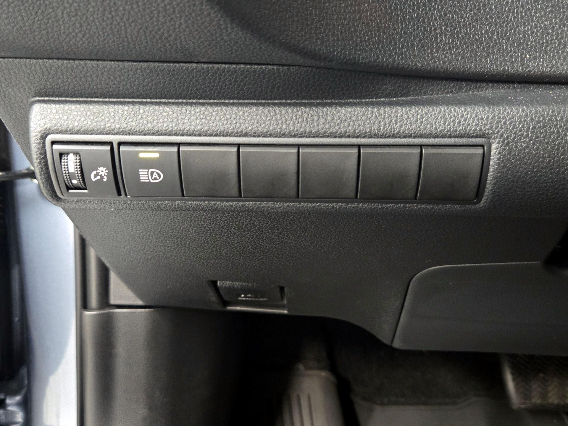 Thumbnail: 2021 Toyota Corolla - 13