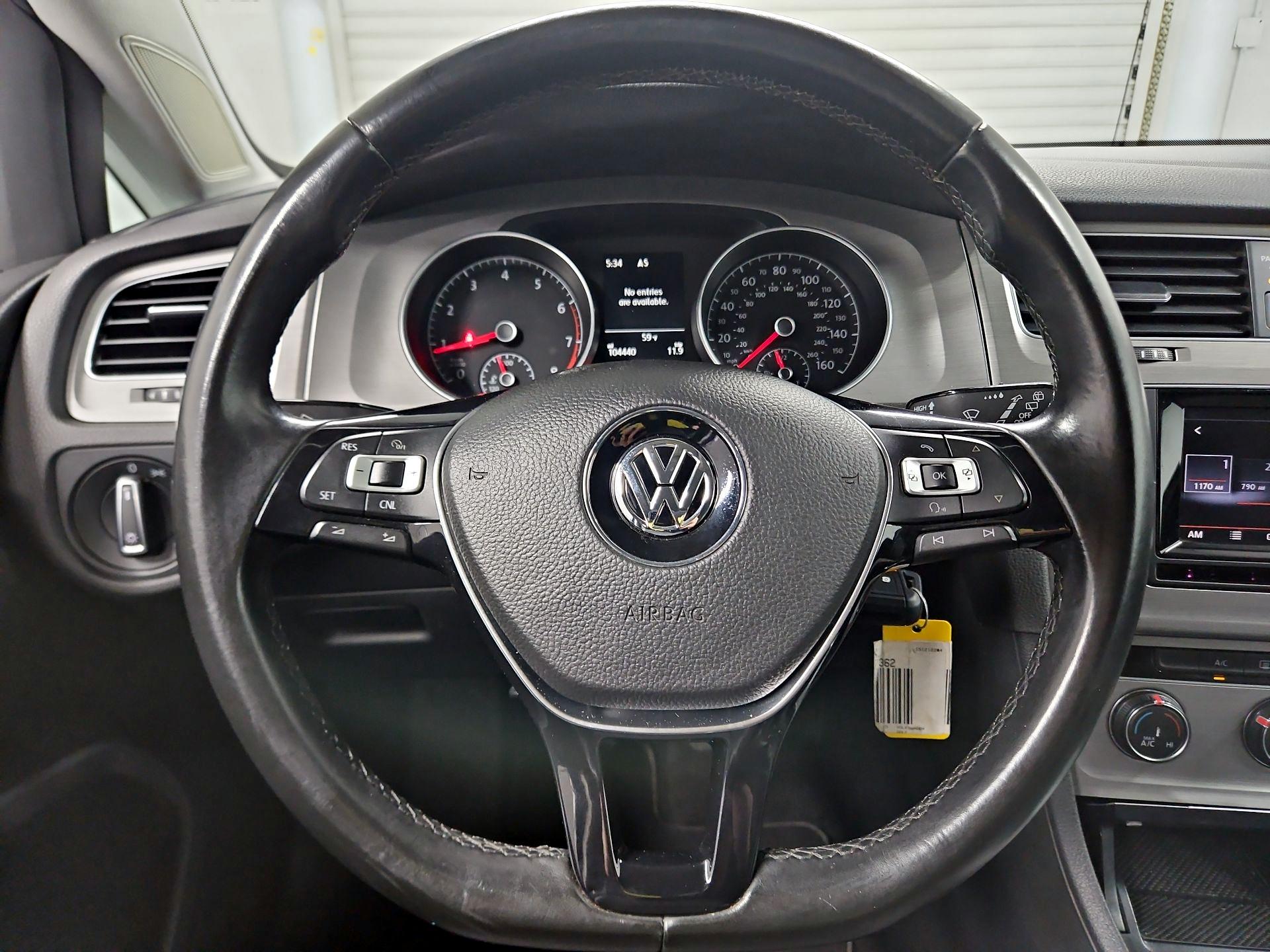 Thumbnail: 2015 Volkswagen Golf - 10