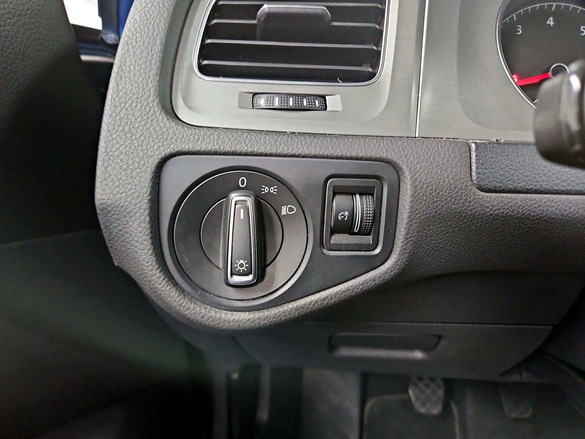 Thumbnail: 2015 Volkswagen Golf - 13