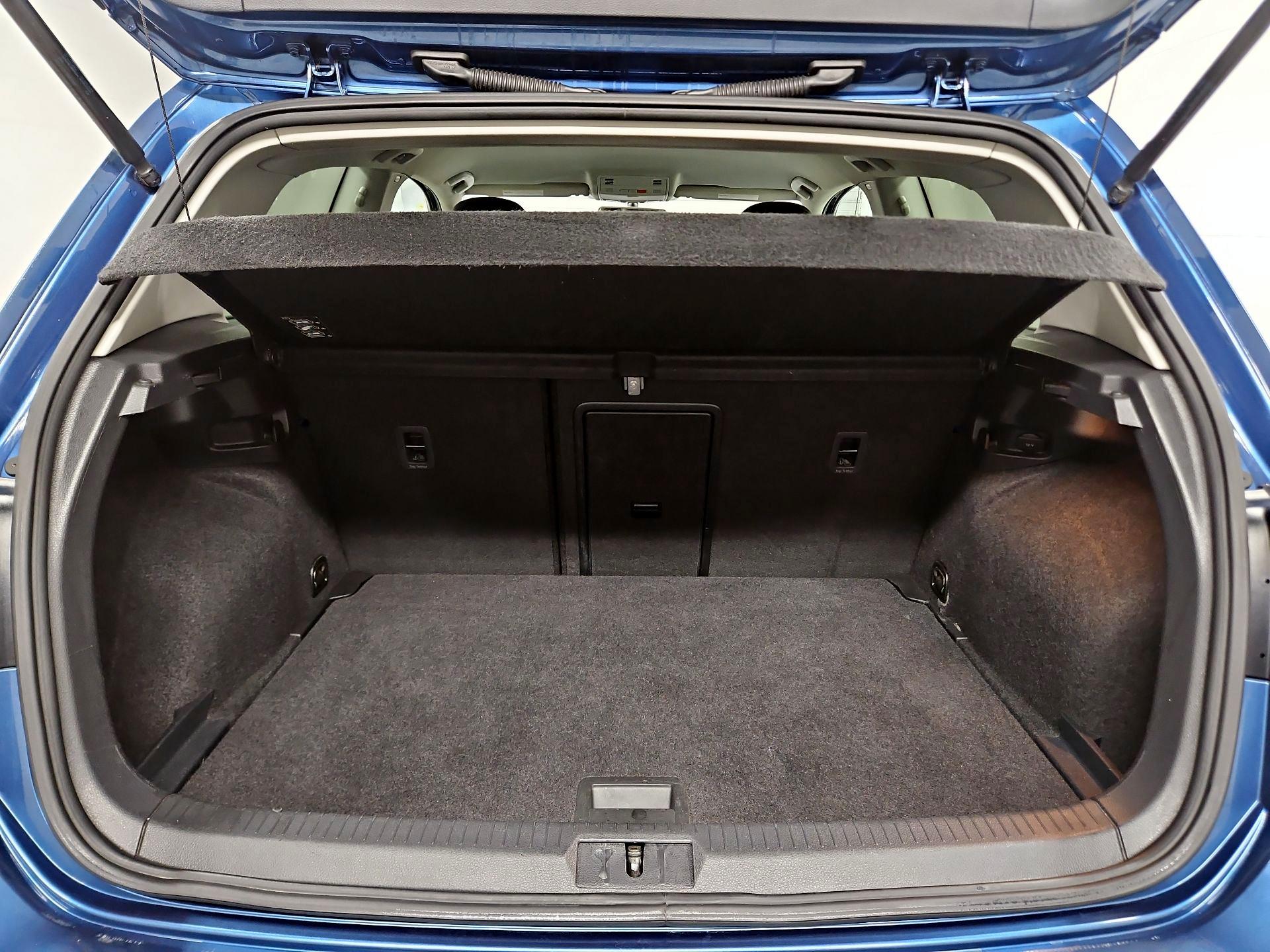 Thumbnail: 2015 Volkswagen Golf - 19