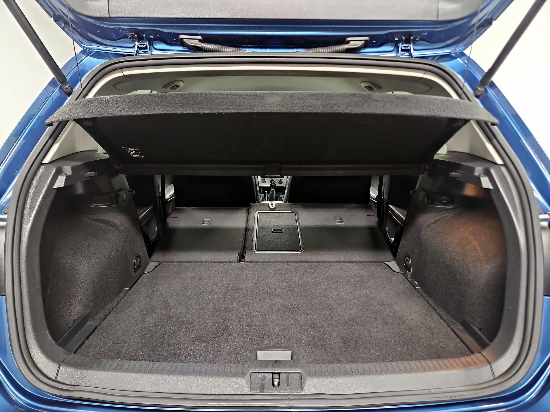 Thumbnail: 2015 Volkswagen Golf - 20