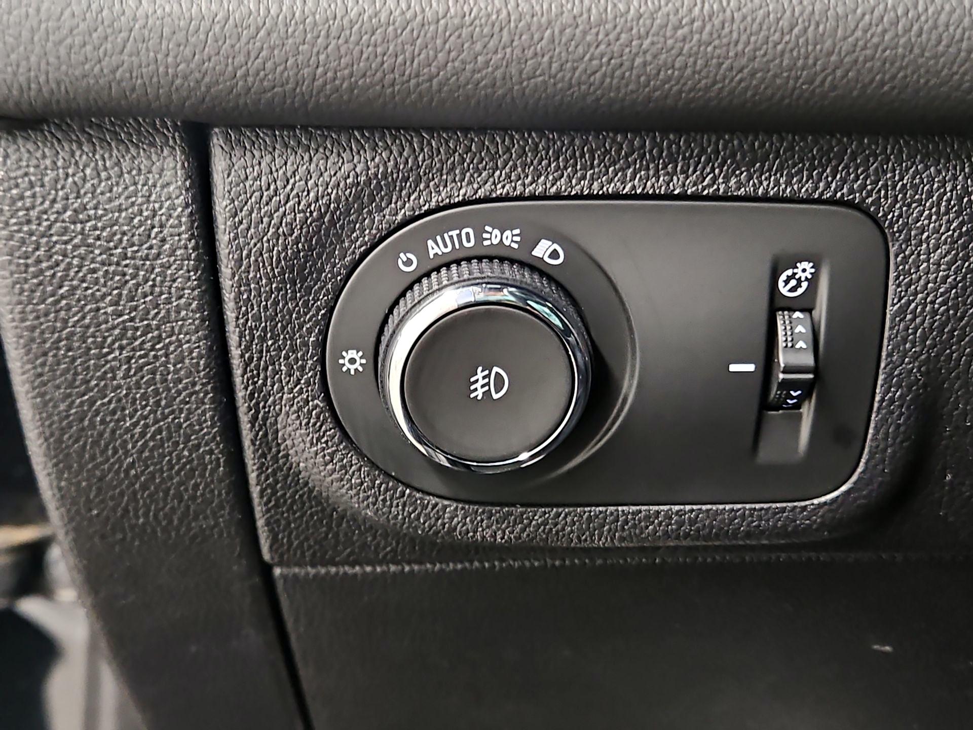 Thumbnail: 2017 Chevrolet Cruze - 13