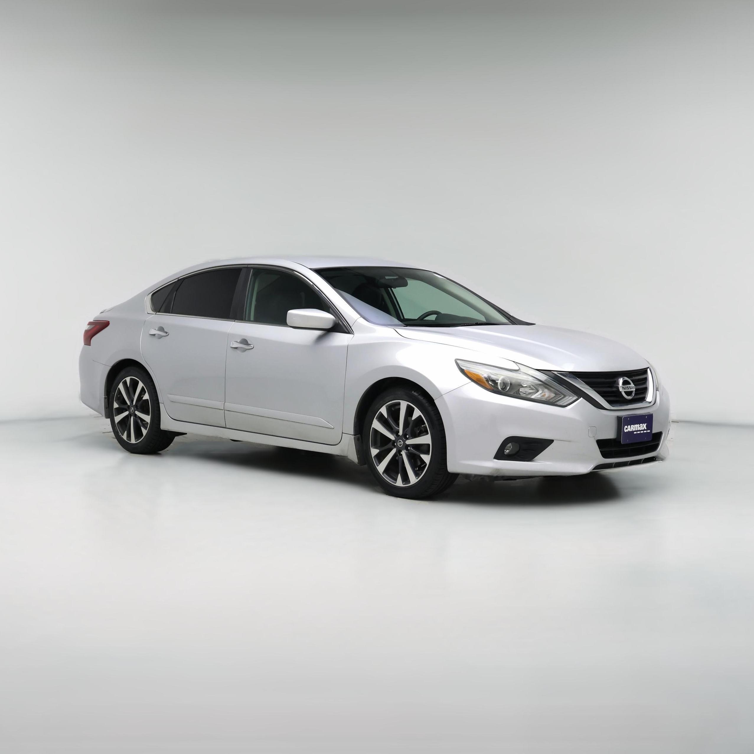 Thumbnail: 2017 Nissan Altima - 1