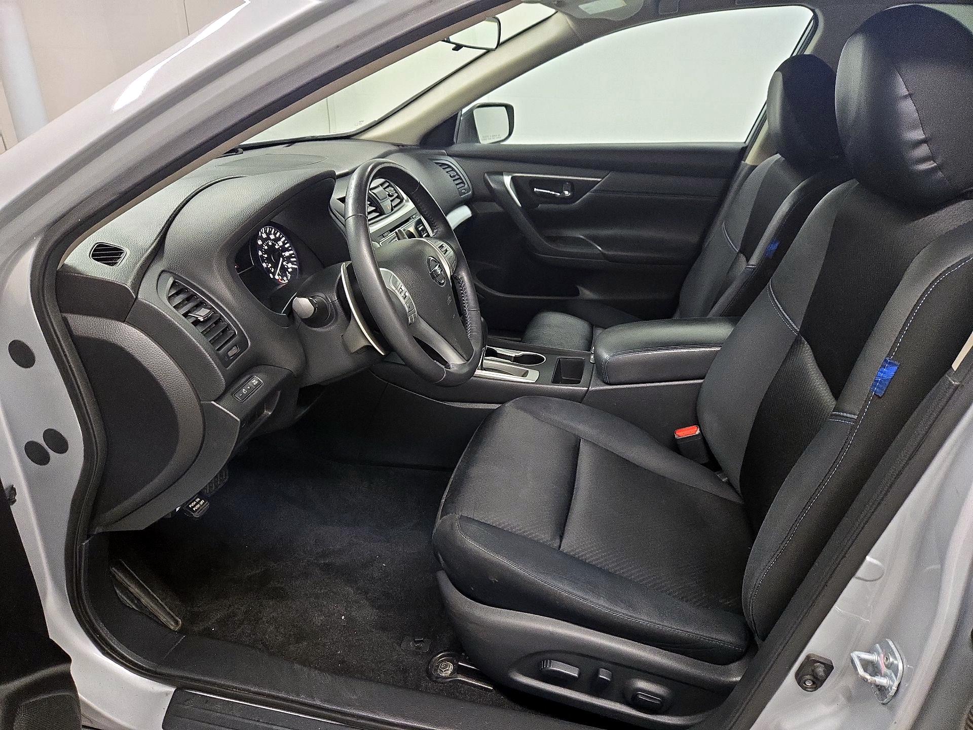 Thumbnail: 2017 Nissan Altima - 11