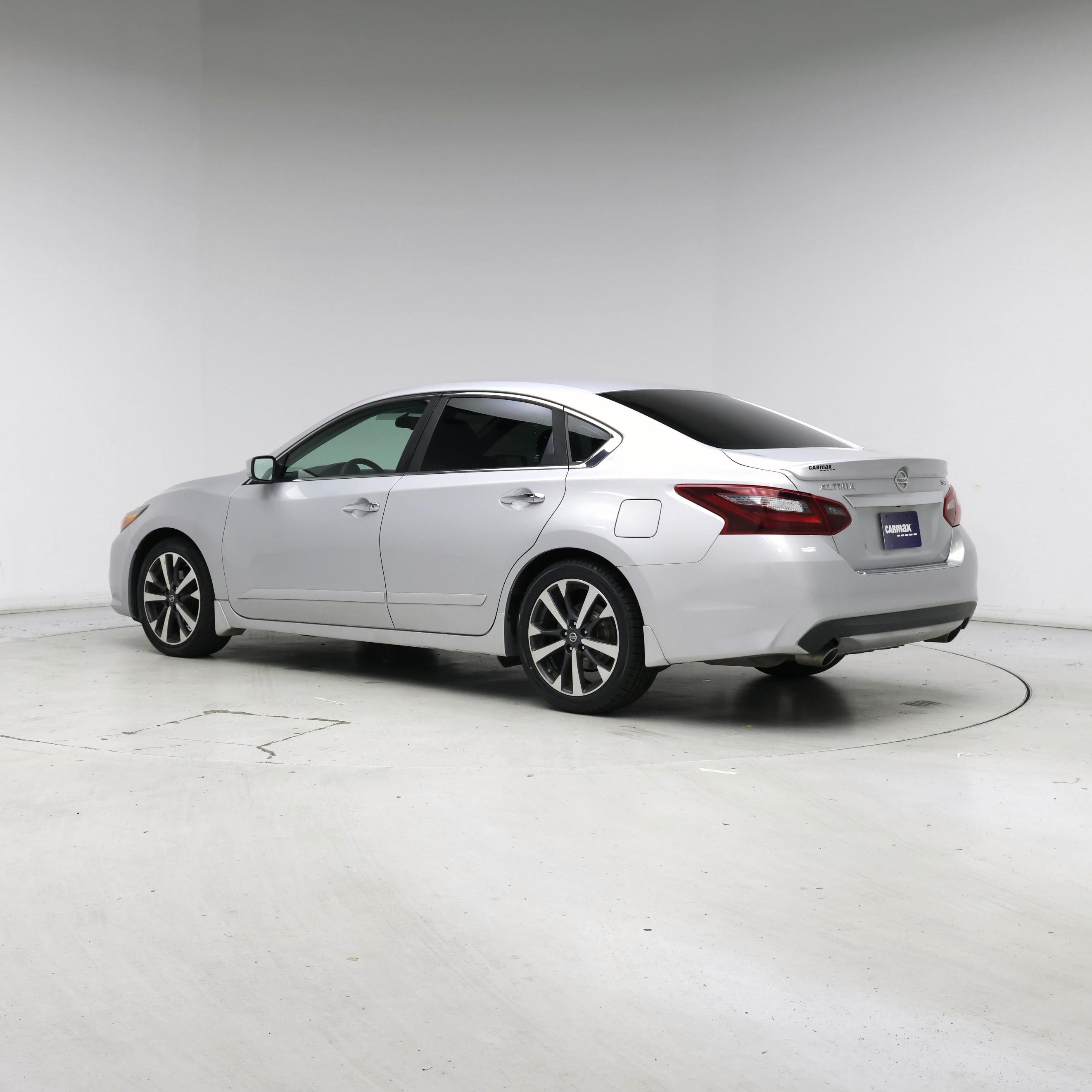 Thumbnail: 2017 Nissan Altima - 2