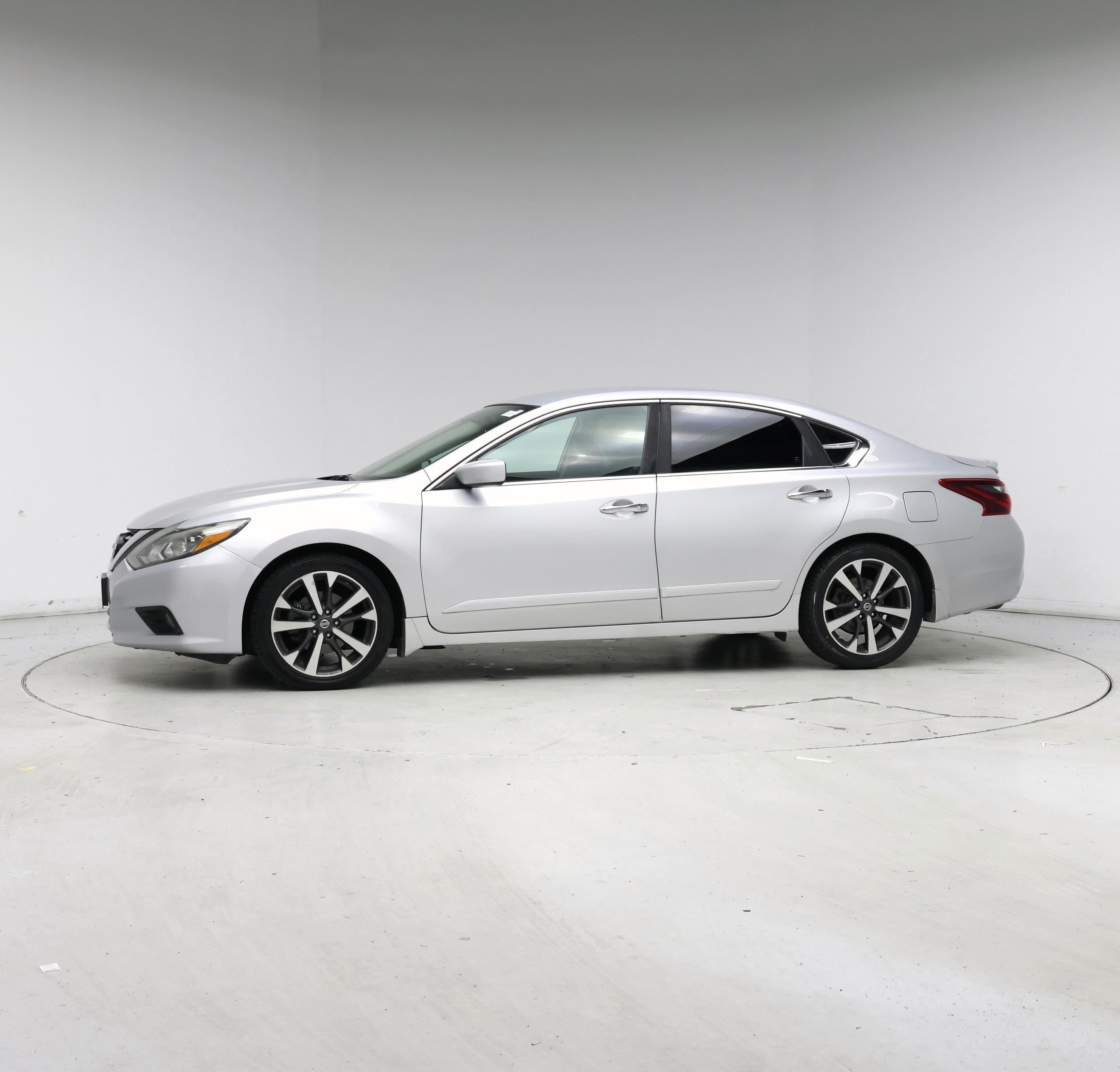 Thumbnail: 2017 Nissan Altima - 3