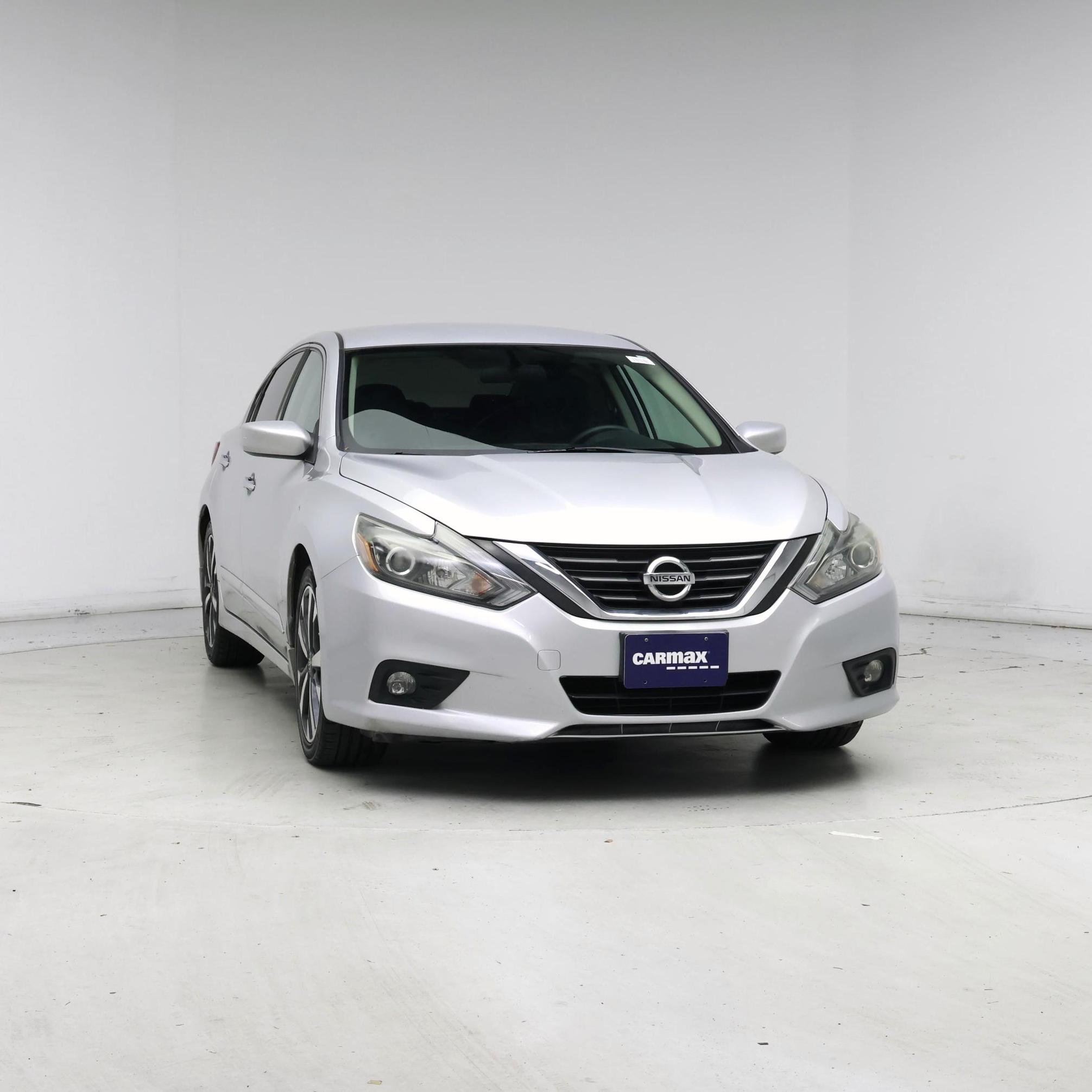 Thumbnail: 2017 Nissan Altima - 5